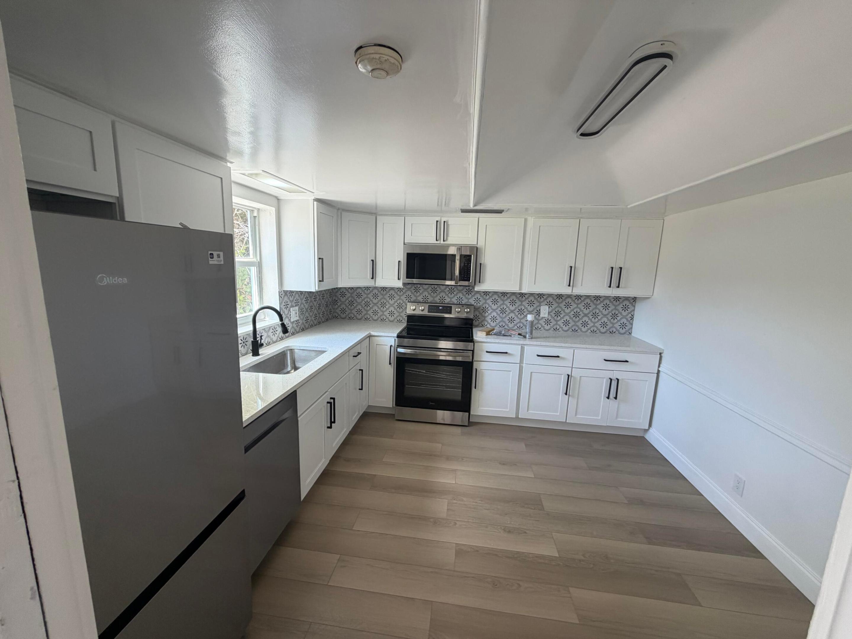 YACHT HARBOR EST - Residential