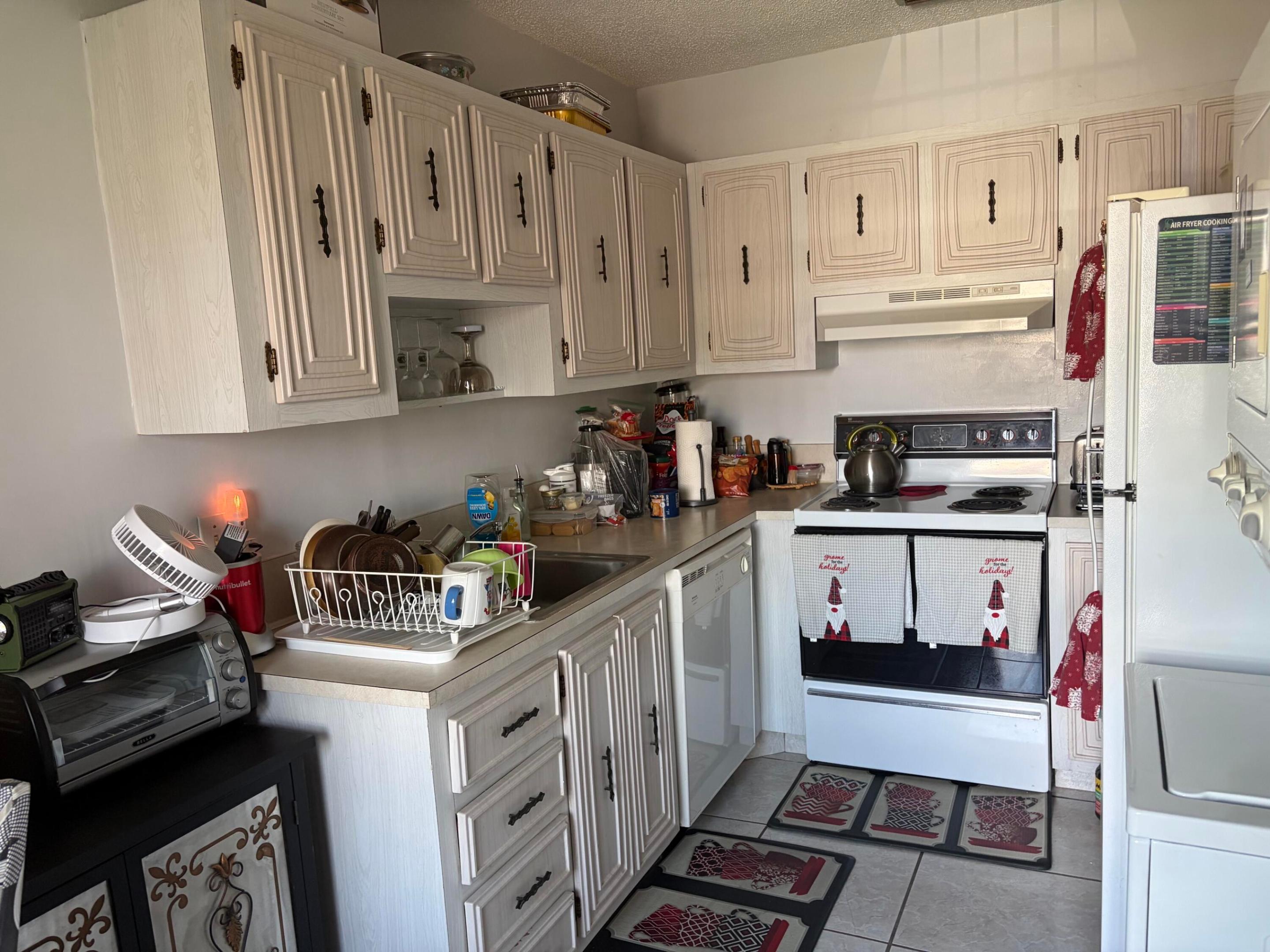 BOCA LAKES CONDO - Residential