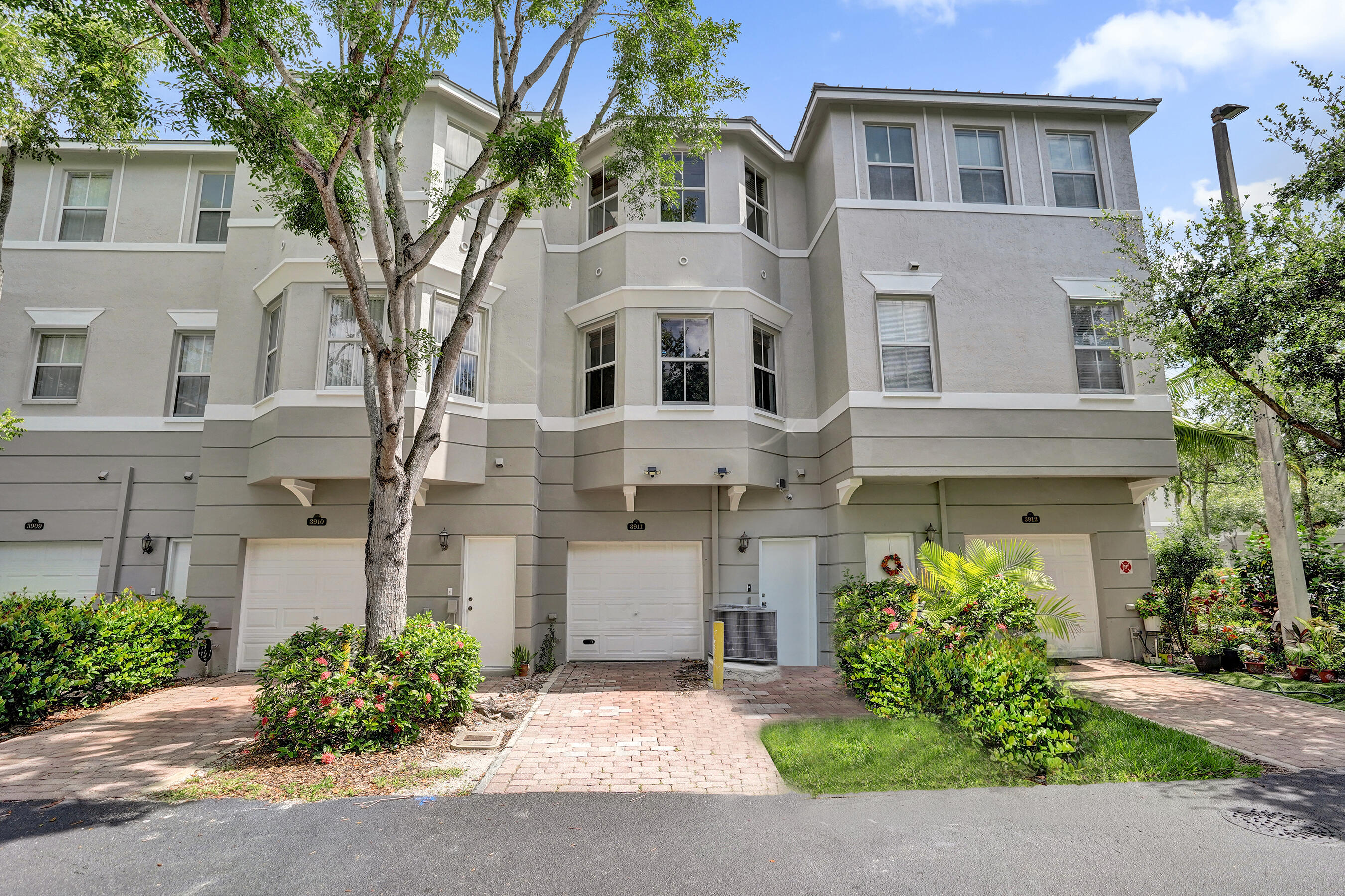 SHOMA TOWNHOMES AT ROYAL PALM BEACH CONDO - Residential