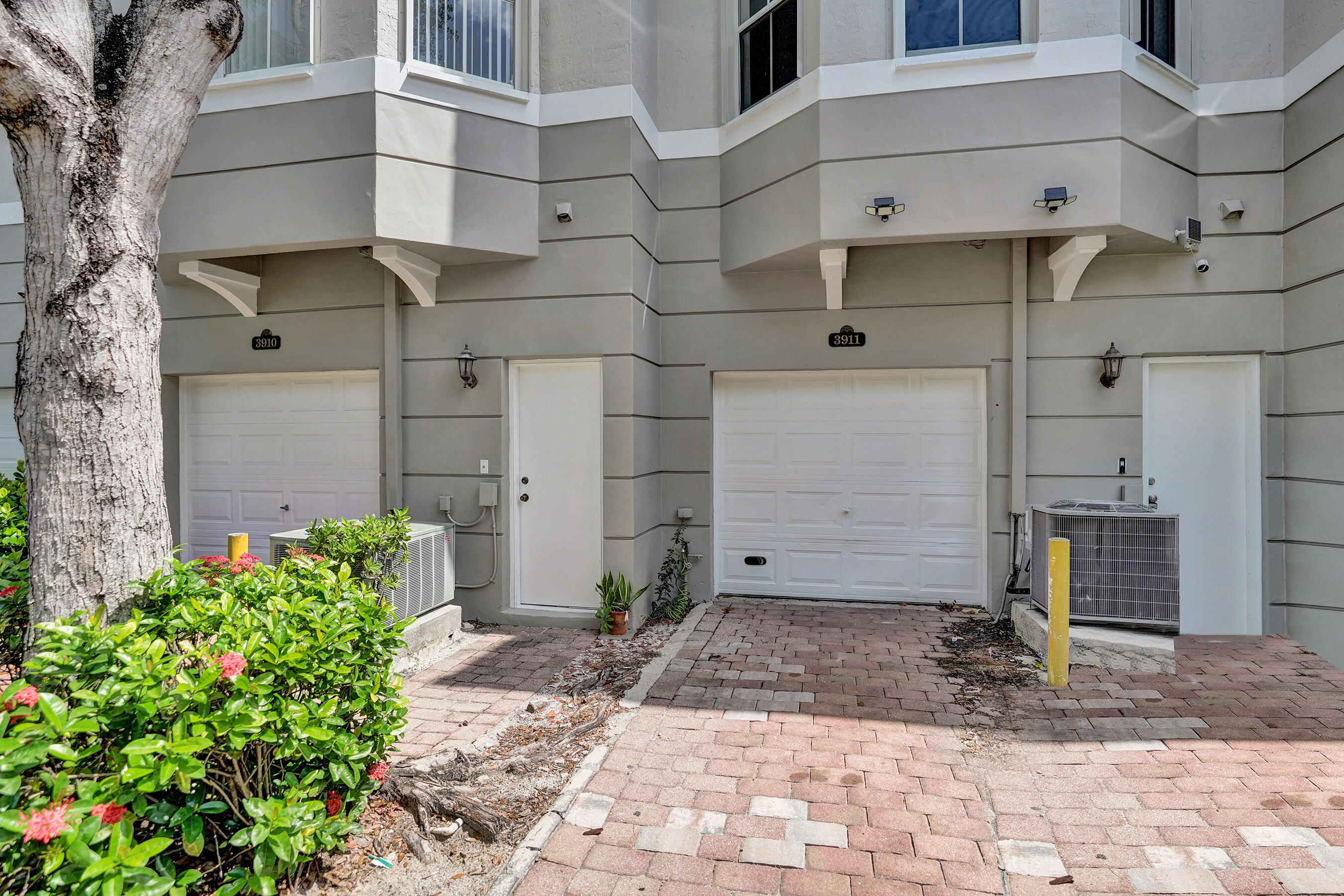 SHOMA TOWNHOMES AT ROYAL PALM BEACH CONDO - Residential