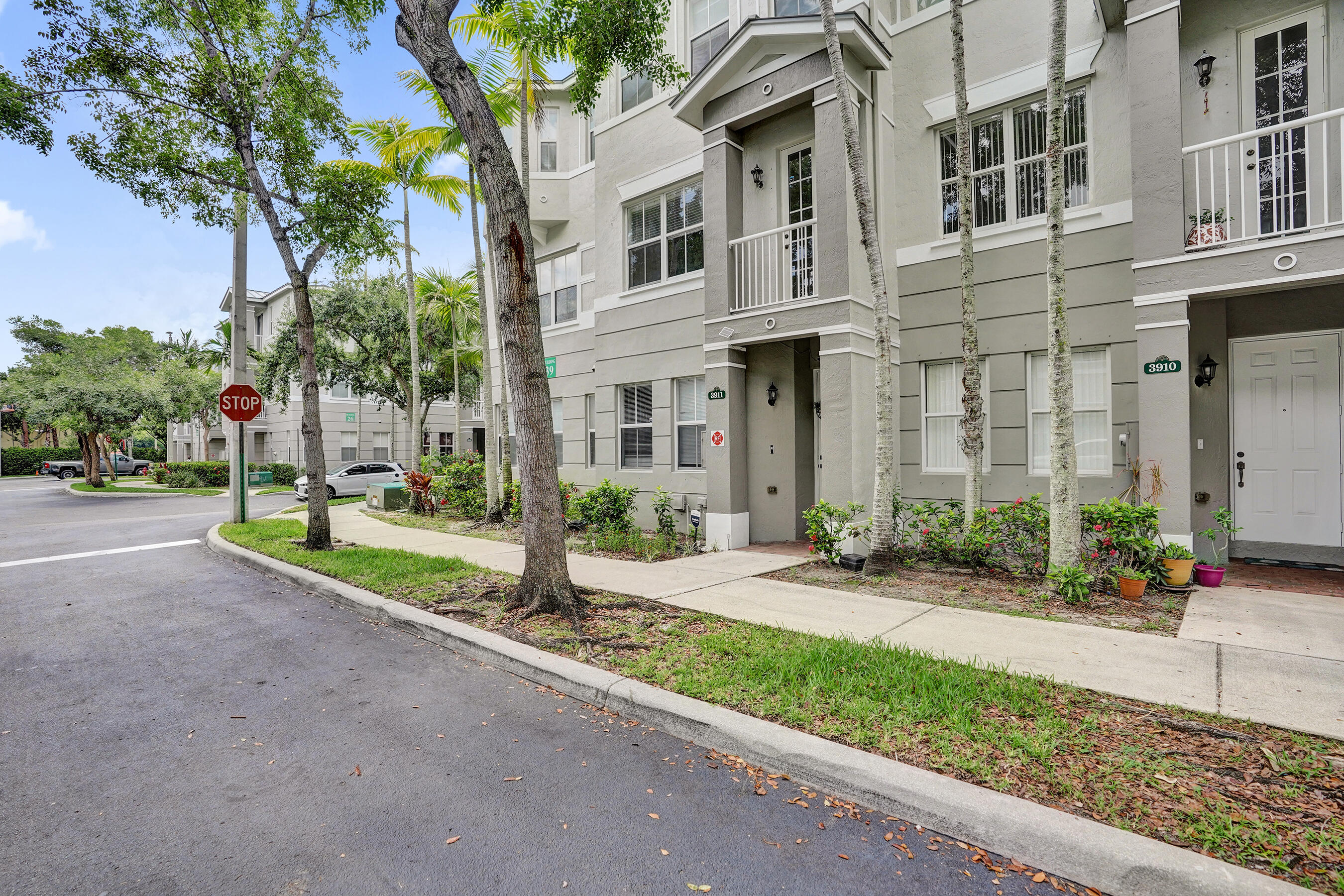 SHOMA TOWNHOMES AT ROYAL PALM BEACH CONDO - Residential
