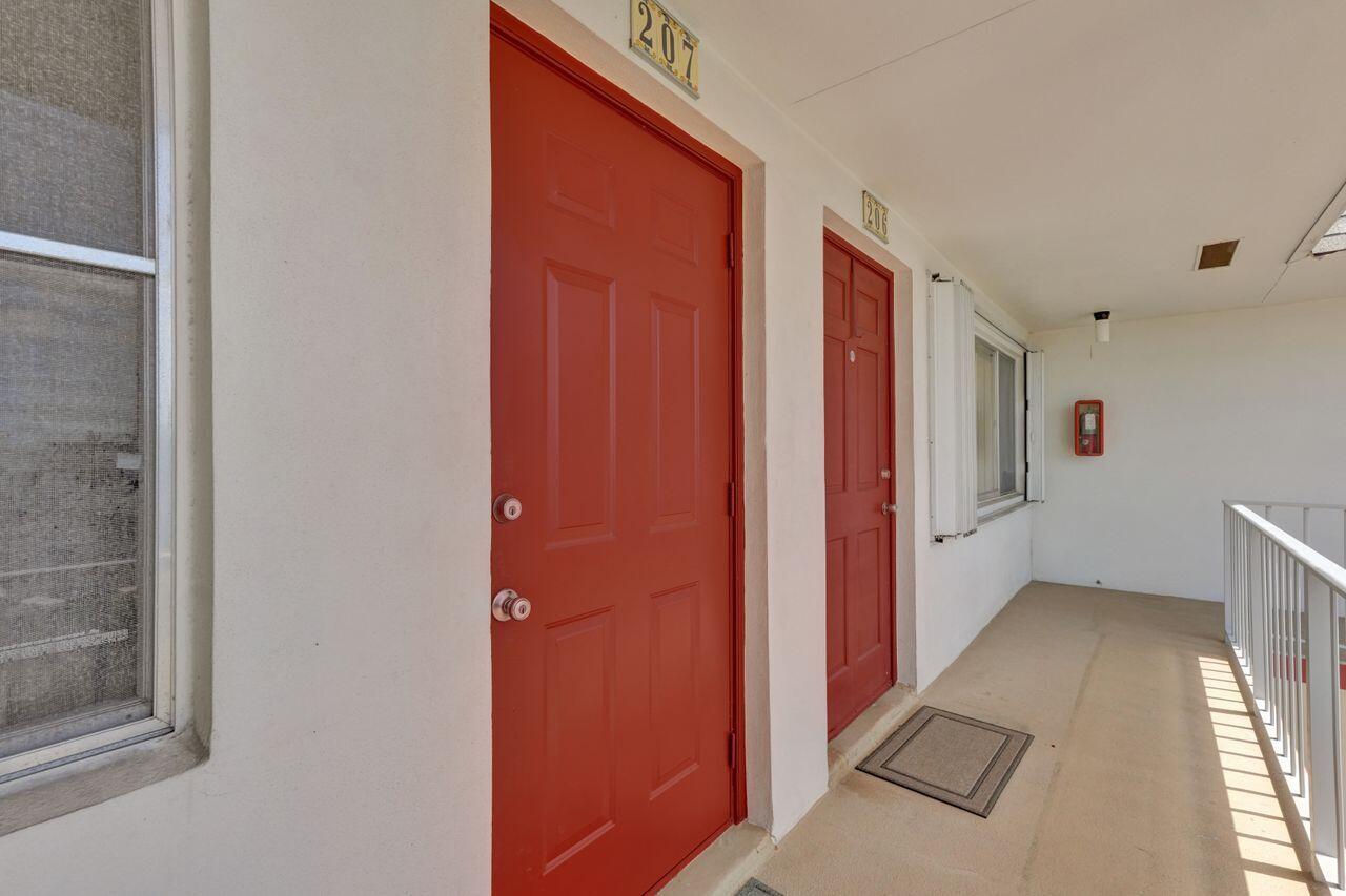 MURRY HILLS APT BLDG CONDO - Residential