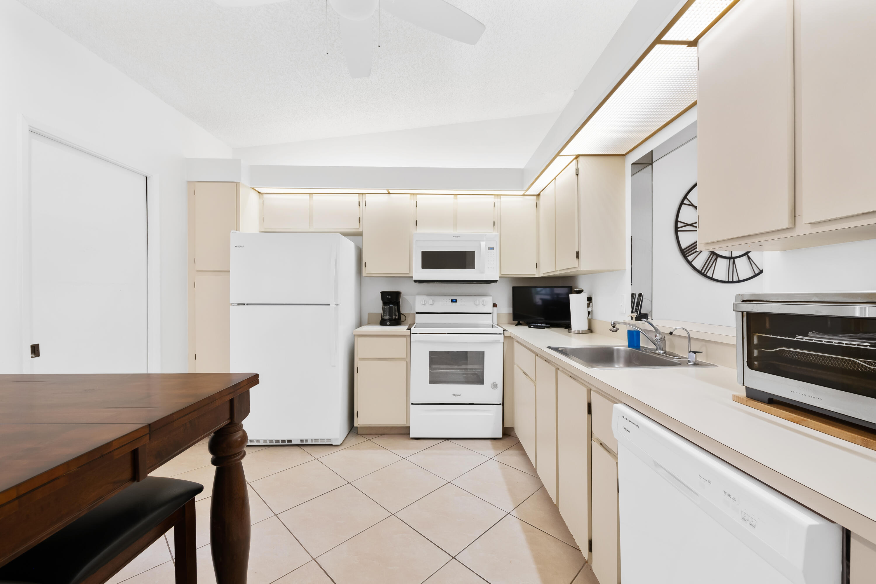 WHISPER WALK SEC C CONDO - Residential