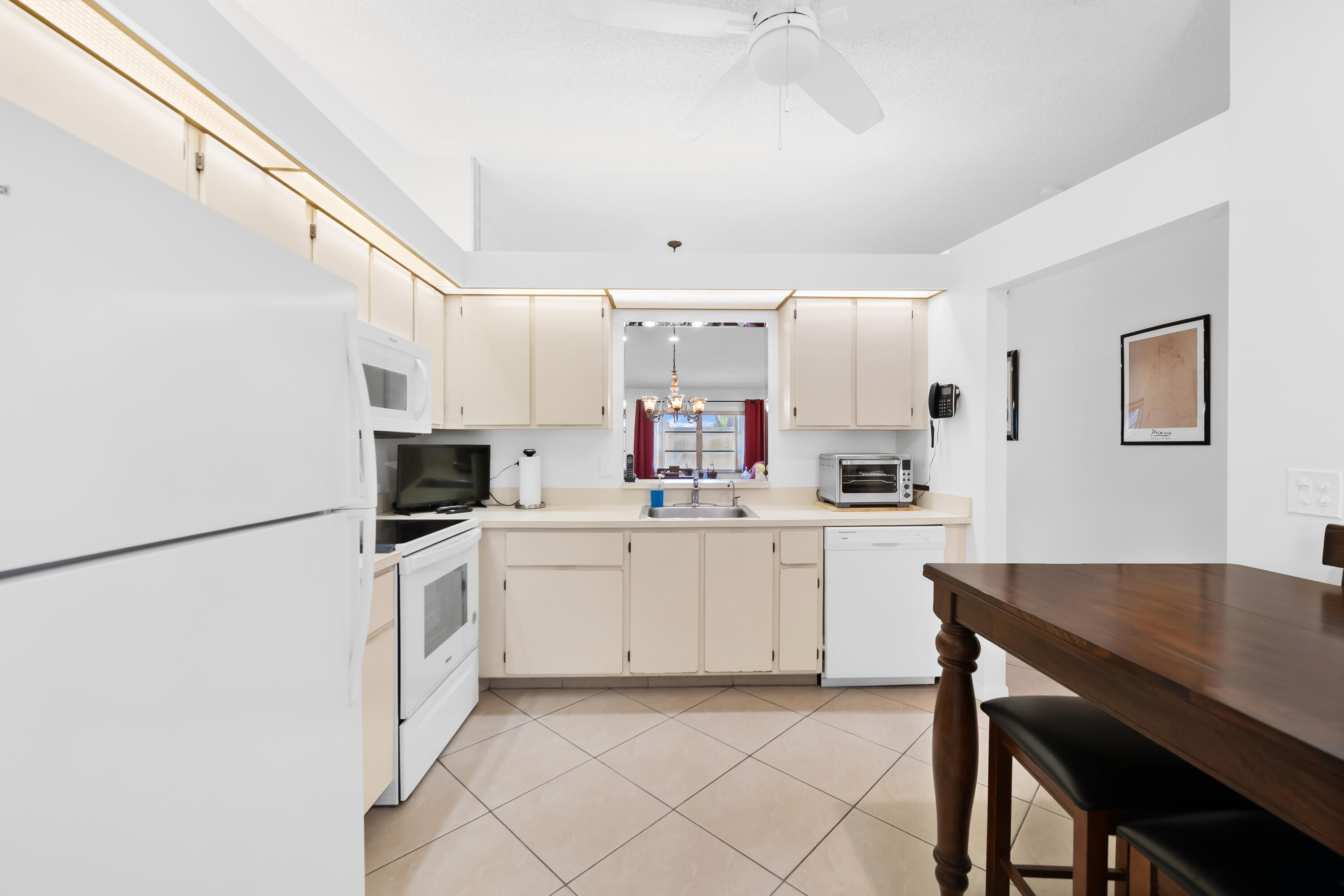WHISPER WALK SEC C CONDO - Residential