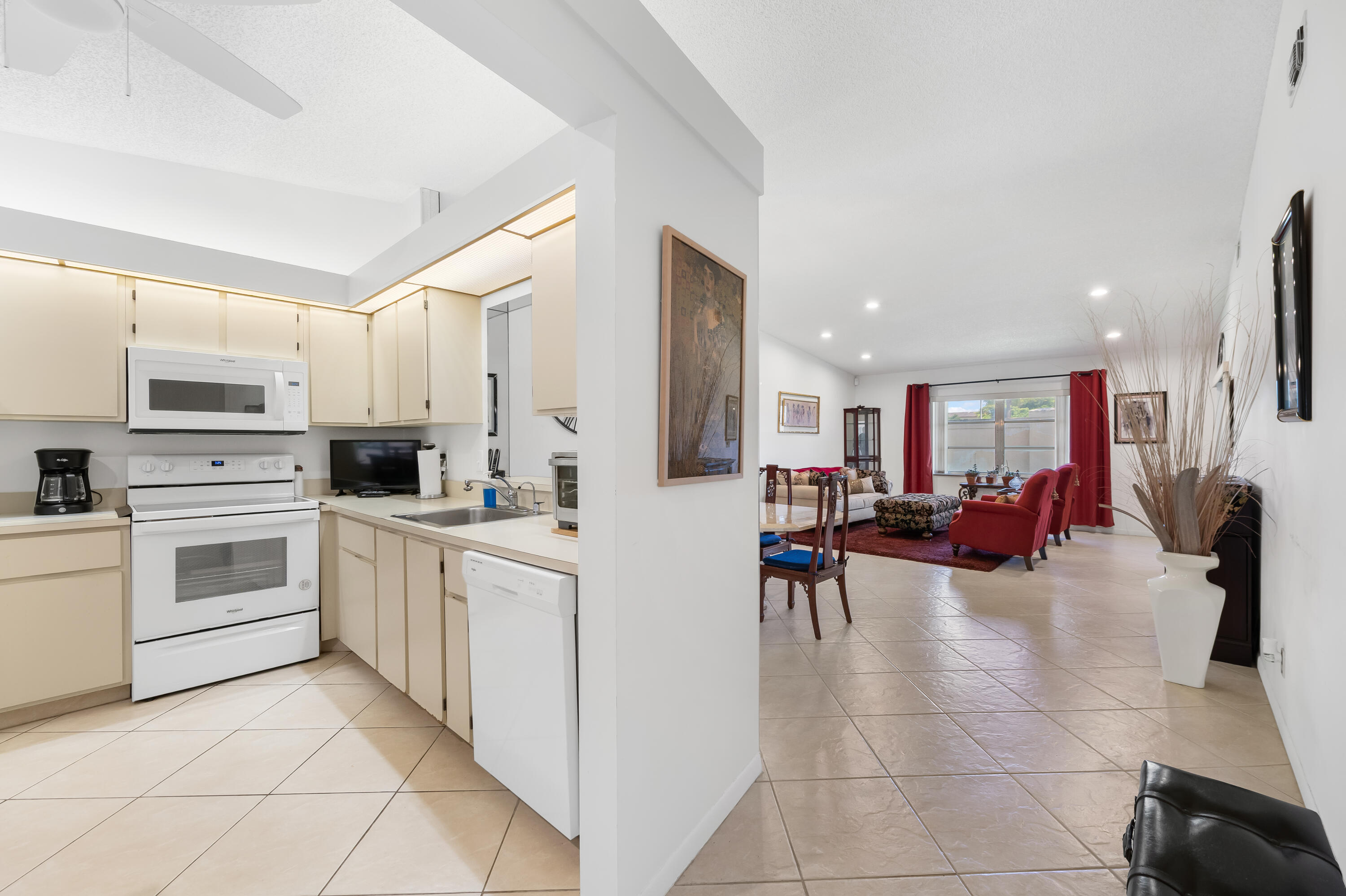 WHISPER WALK SEC C CONDO - Residential