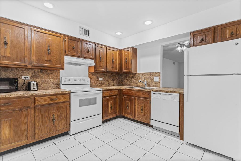 OAK PATHS CONDO - Residential