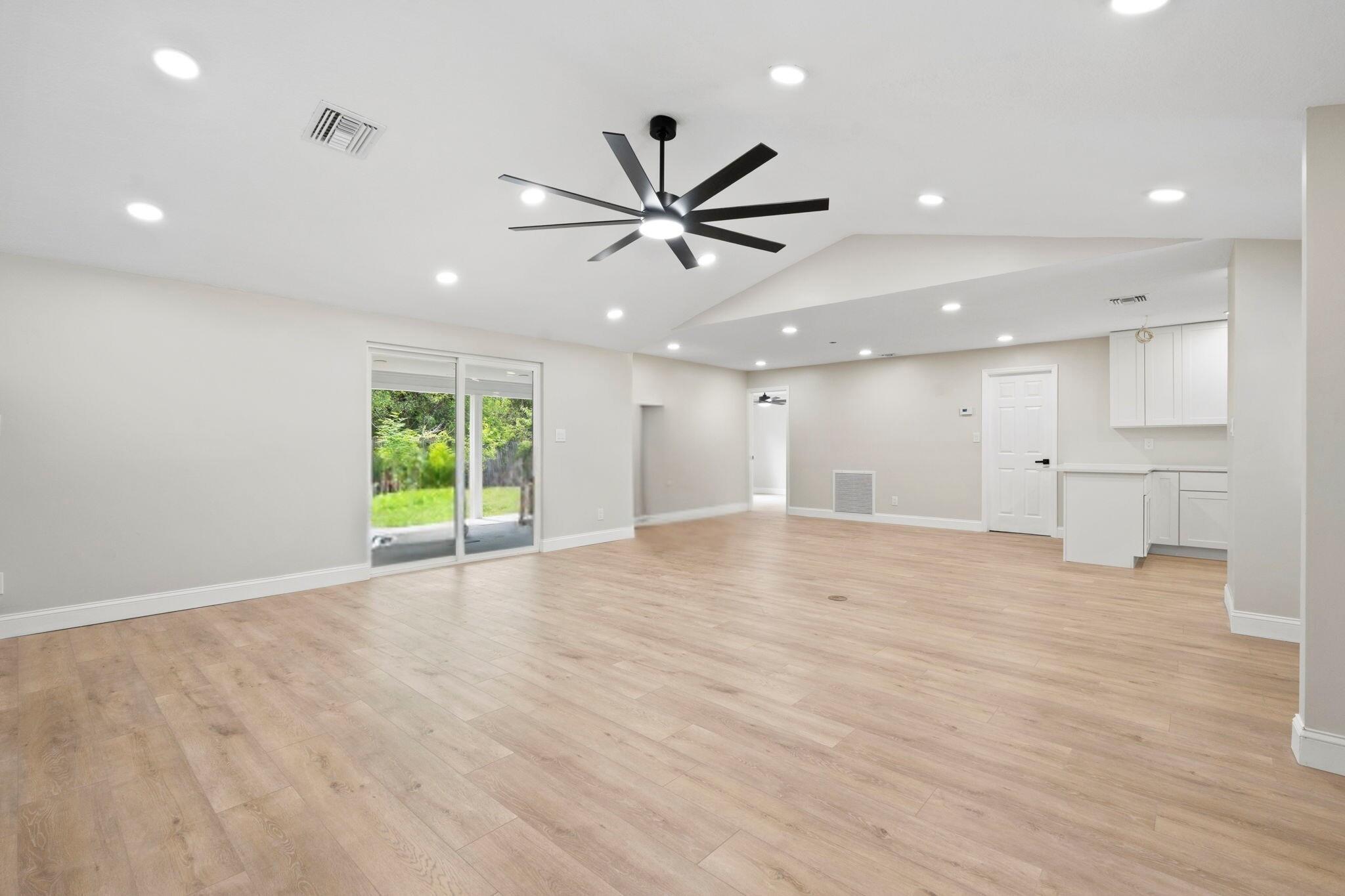 JAY GARDENS OF FORT PIERCE - Residential