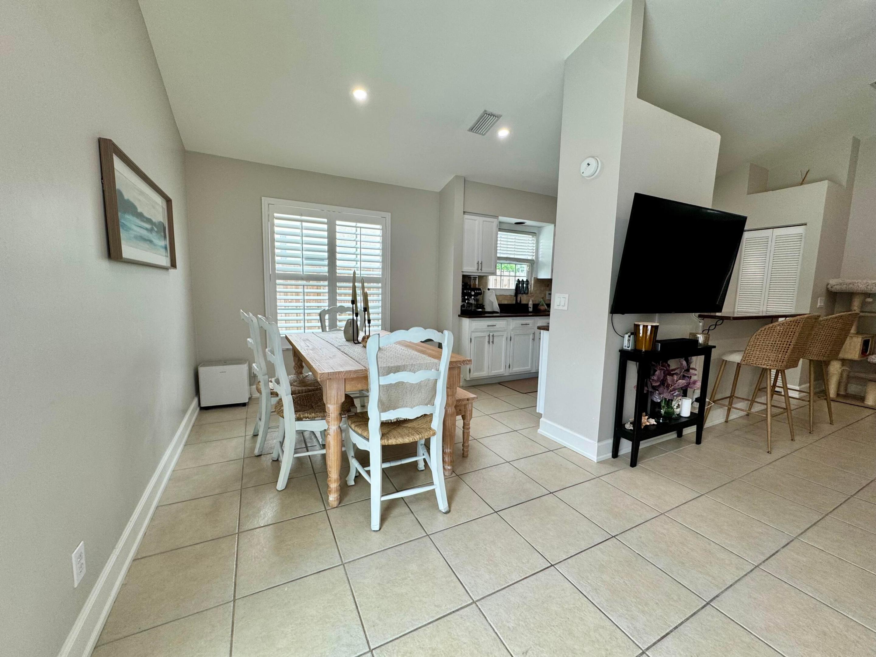 NORTH PALM BEACH HEIGHTS SEC 3 - Residential Lease