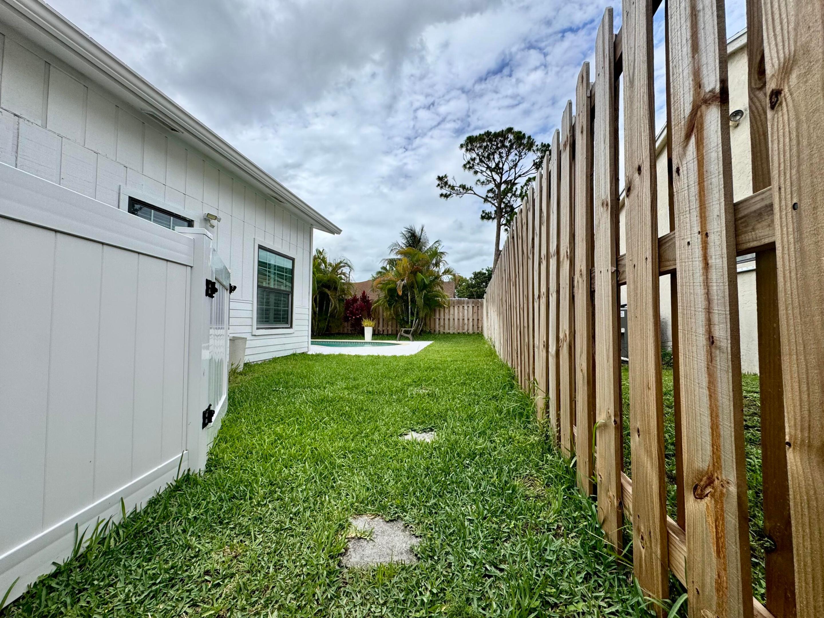 NORTH PALM BEACH HEIGHTS SEC 3 - Residential Lease