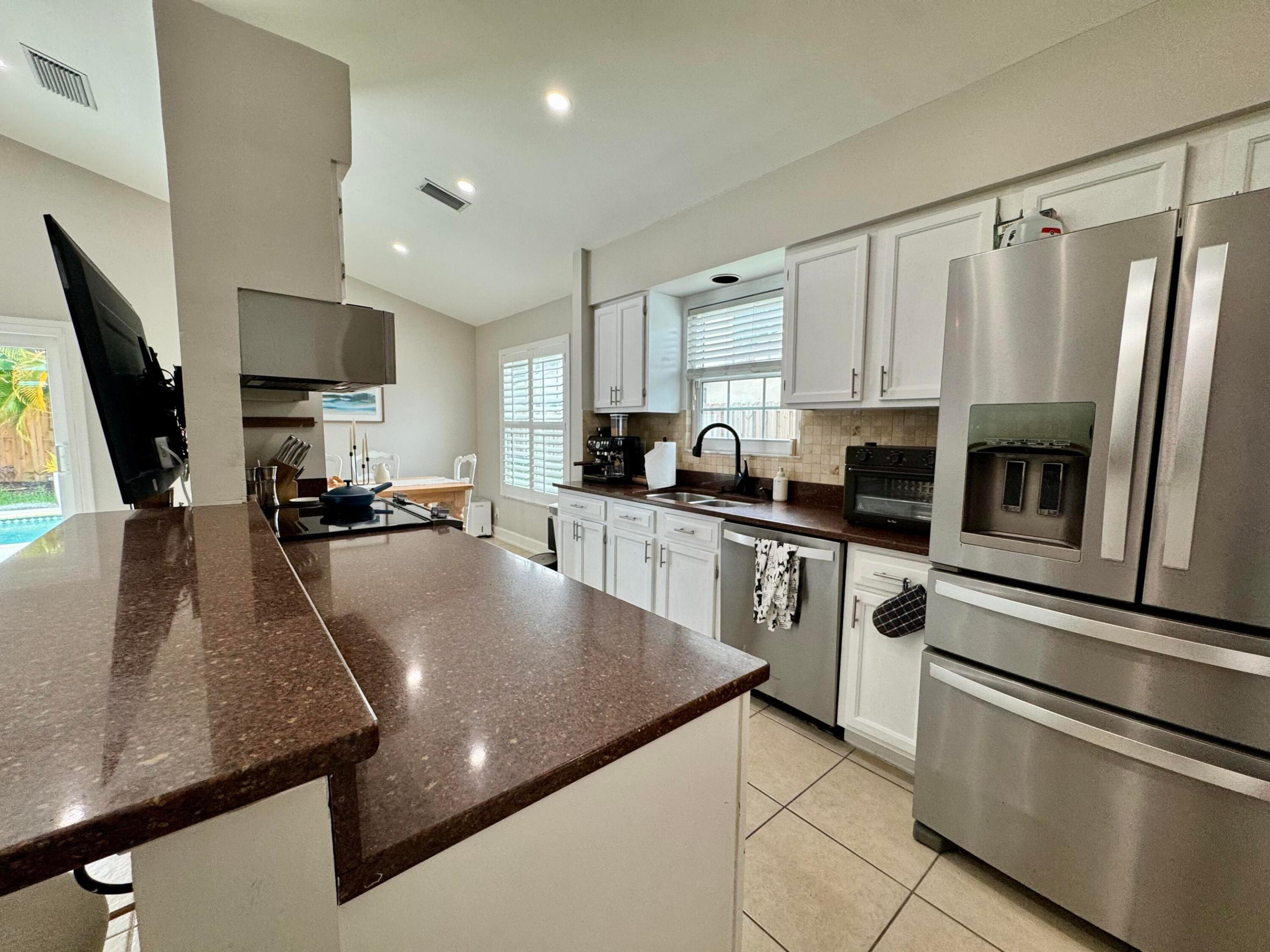 NORTH PALM BEACH HEIGHTS SEC 3 - Residential Lease
