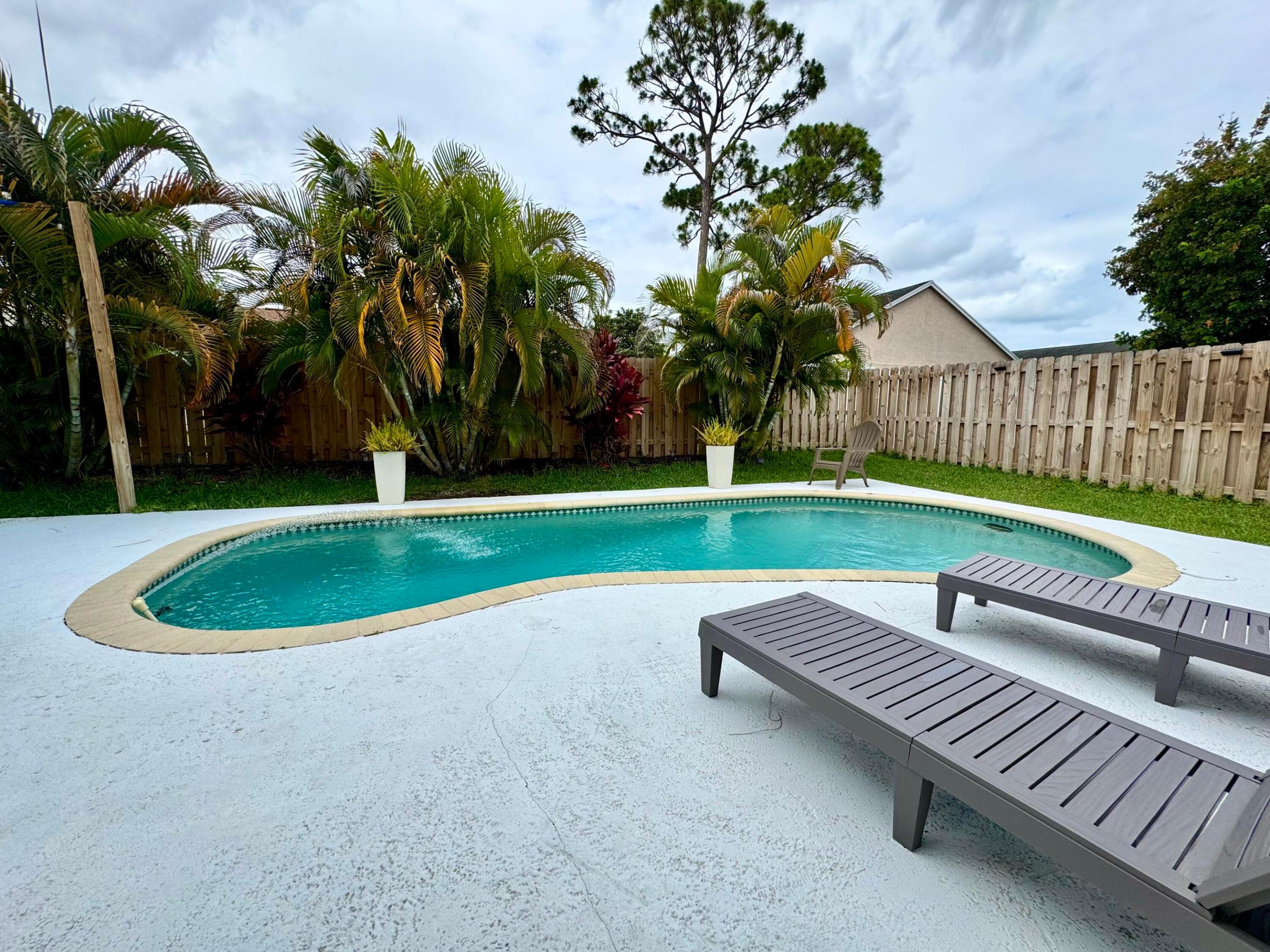 NORTH PALM BEACH HEIGHTS SEC 3 - Residential Lease
