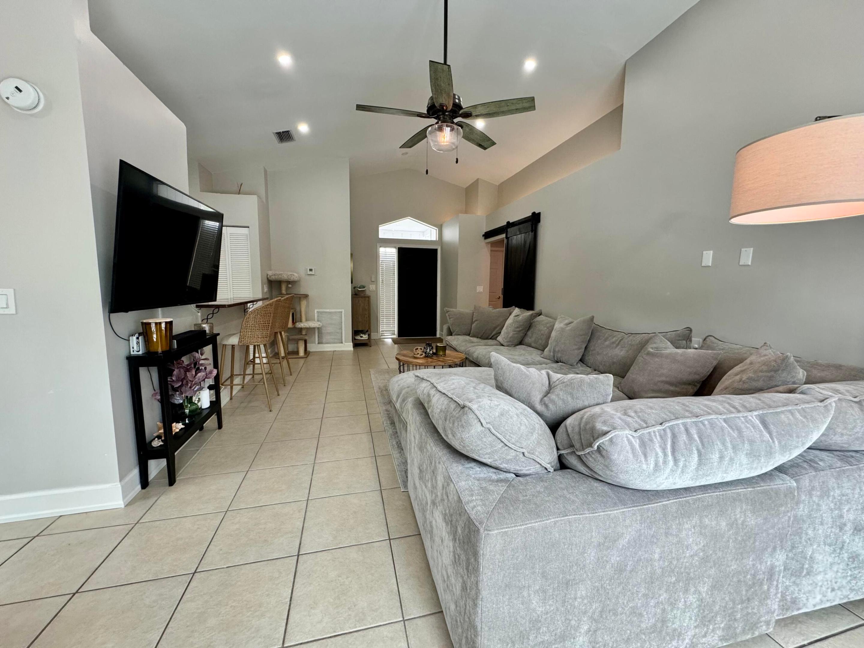 NORTH PALM BEACH HEIGHTS SEC 3 - Residential Lease