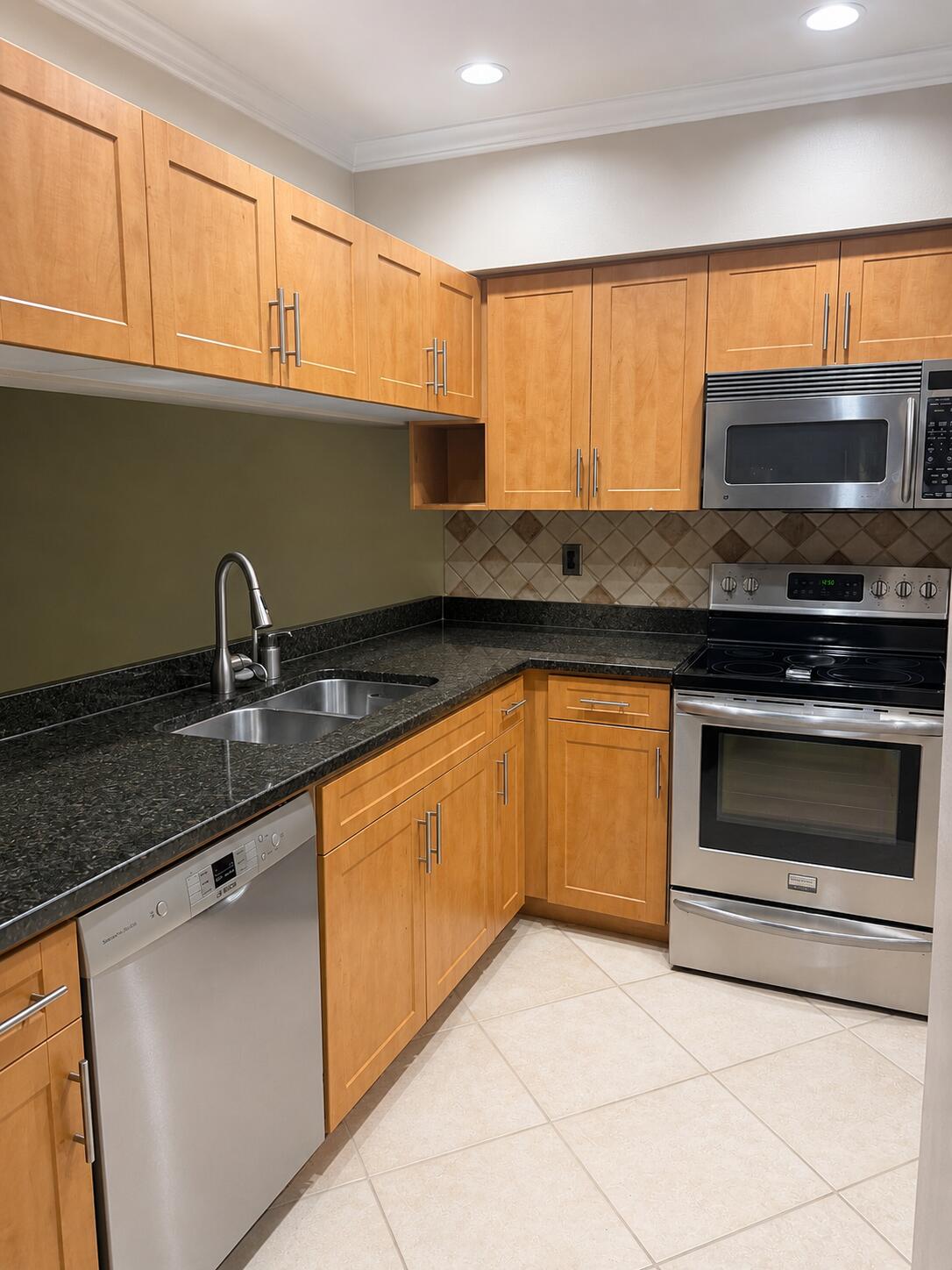 VILLAS AT EMERALD DUNES CONDO - Residential