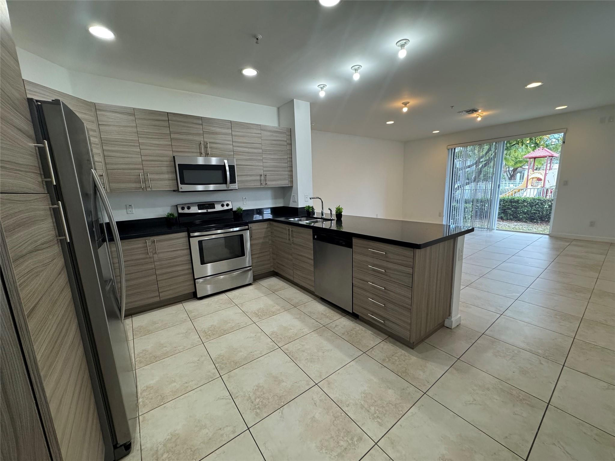CALABRIA II CONDO - Residential Lease
