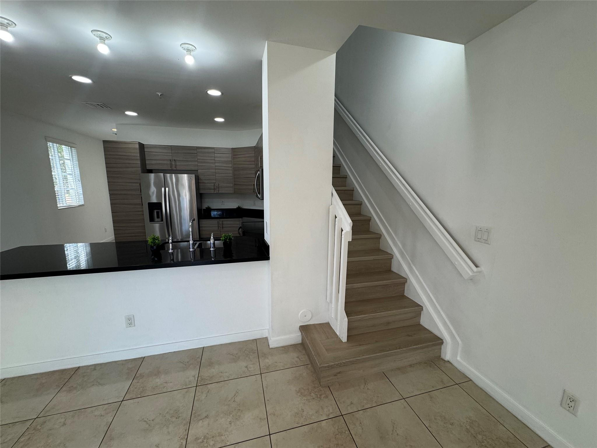 CALABRIA II CONDO - Residential Lease