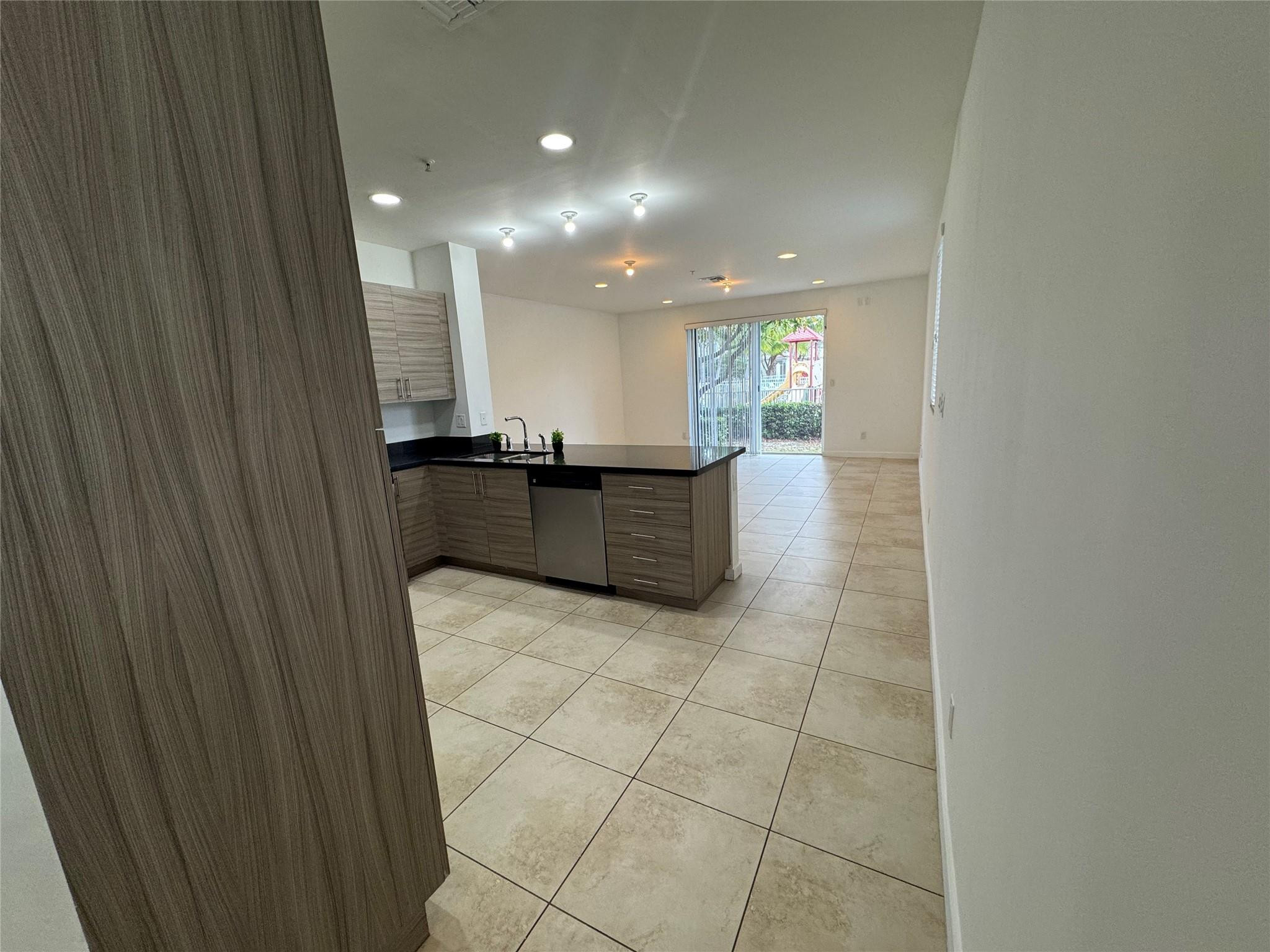 CALABRIA II CONDO - Residential Lease