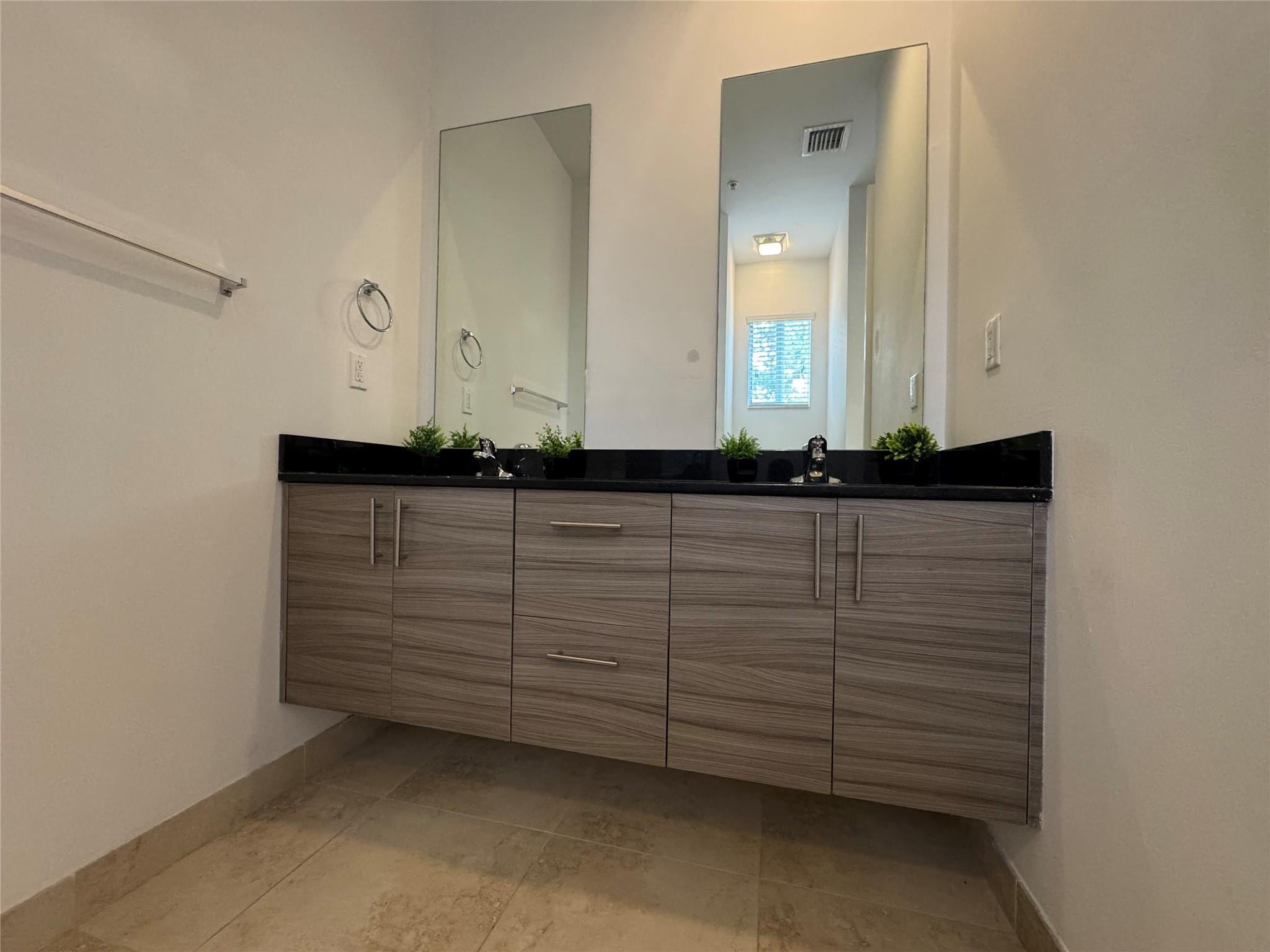 CALABRIA II CONDO - Residential Lease