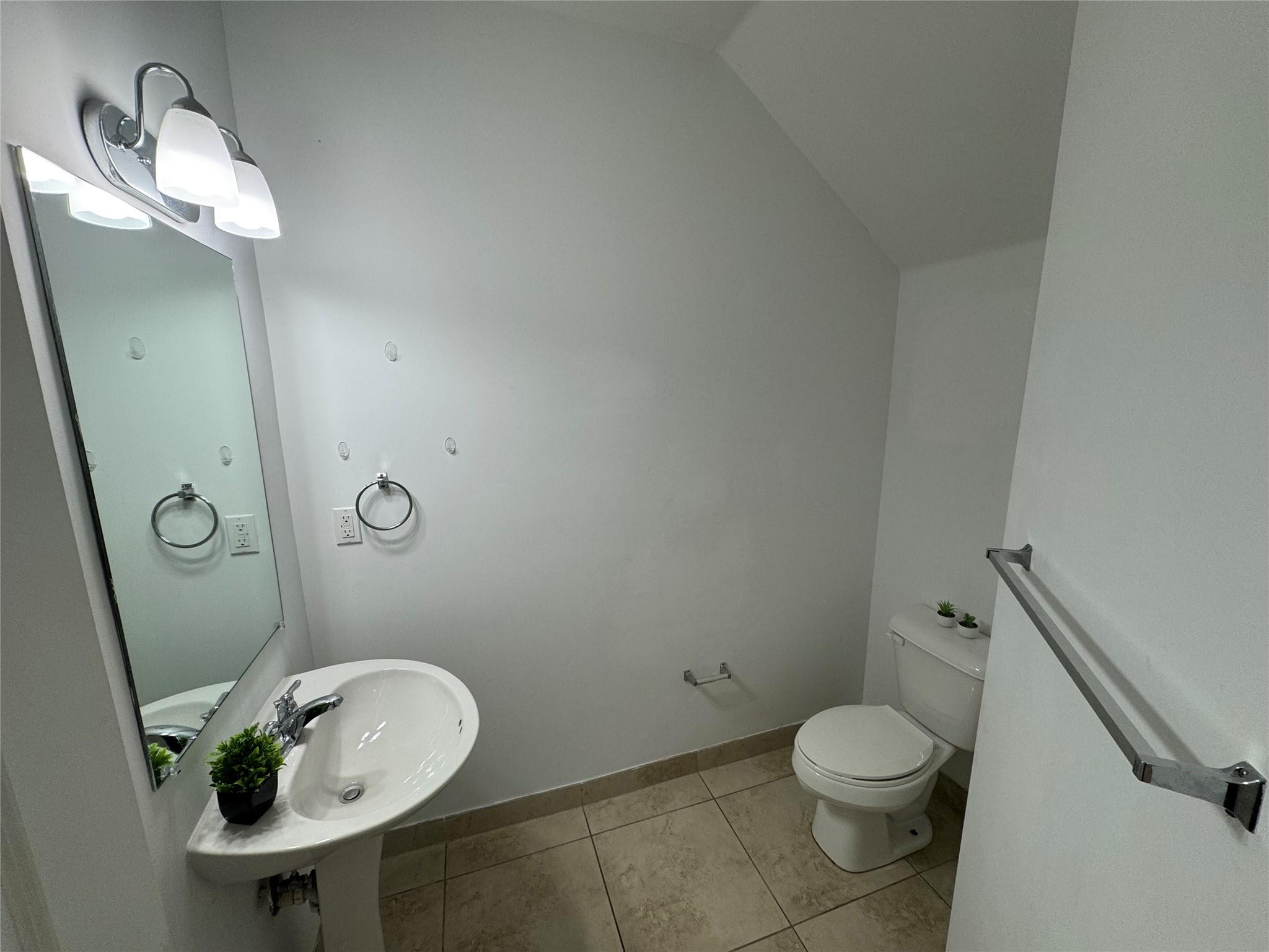 CALABRIA II CONDO - Residential Lease