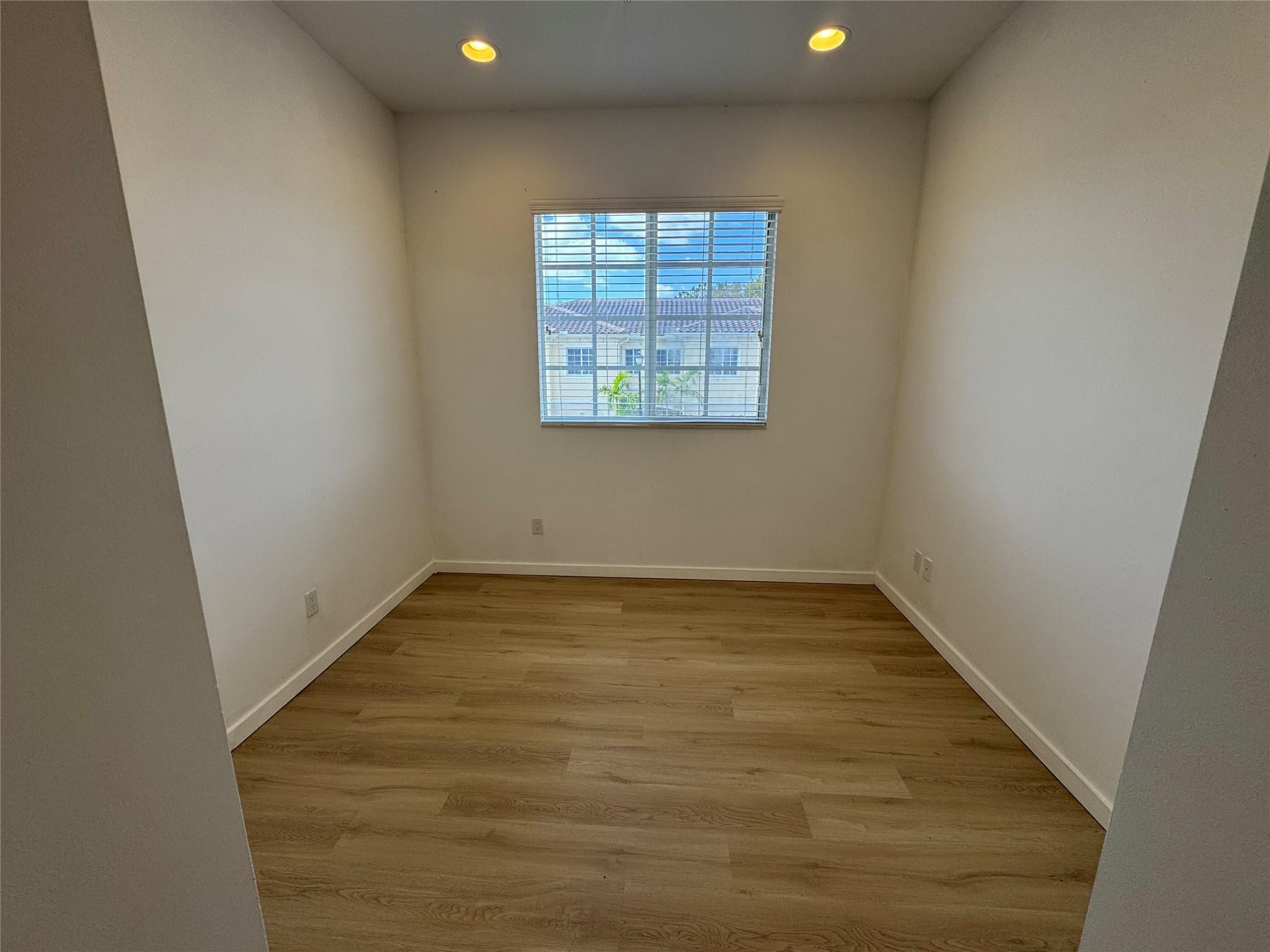 CALABRIA II CONDO - Residential Lease