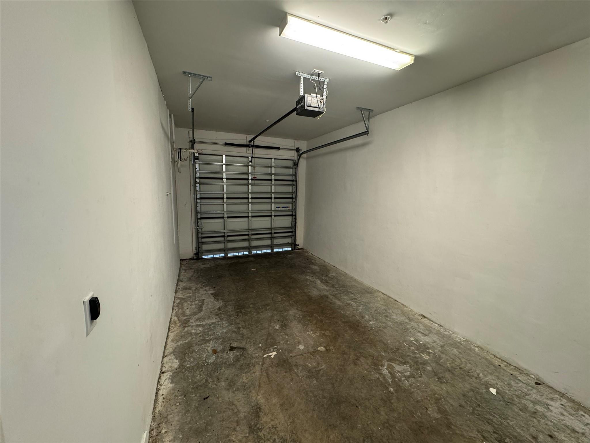 CALABRIA II CONDO - Residential Lease
