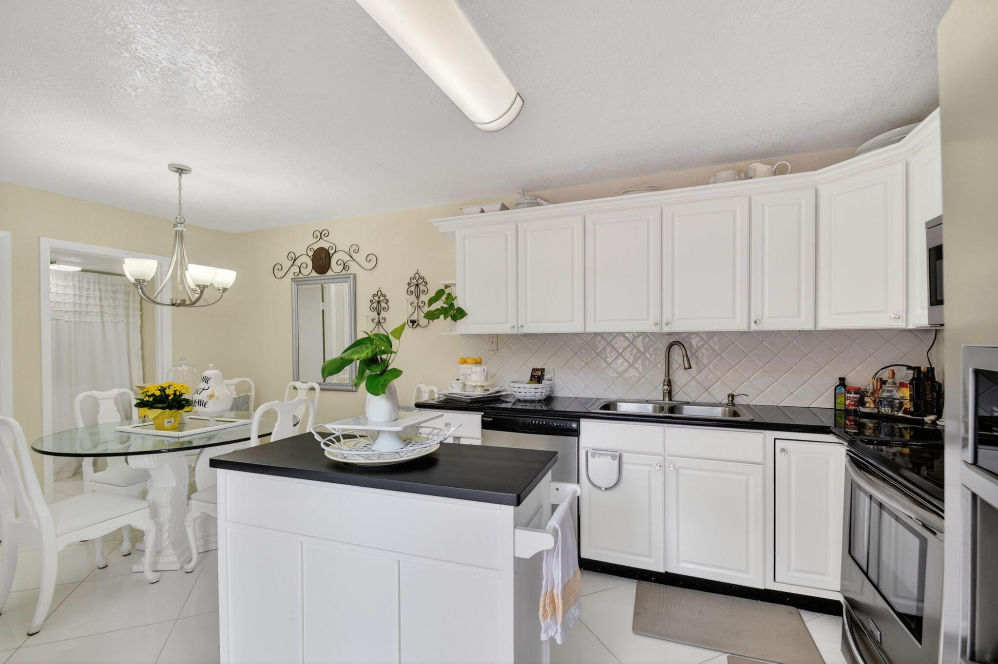 VILLAGE OF SANDALWOOD LAKES 1 - Residential