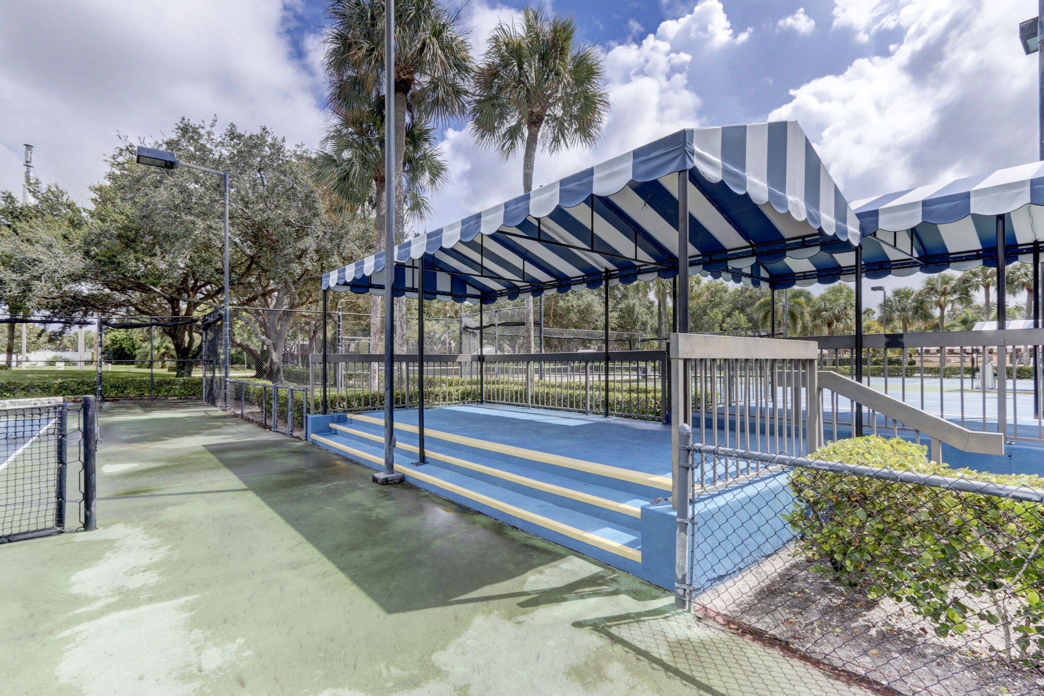 VILLAGE OF SANDALWOOD LAKES 1 - Residential