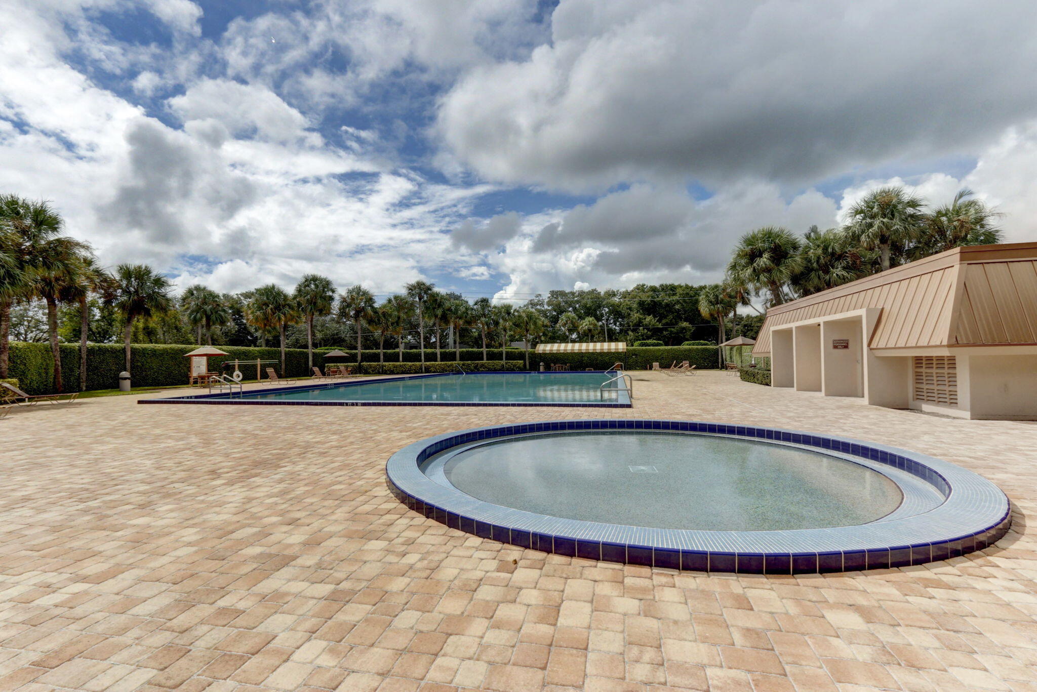 VILLAGE OF SANDALWOOD LAKES 1 - Residential