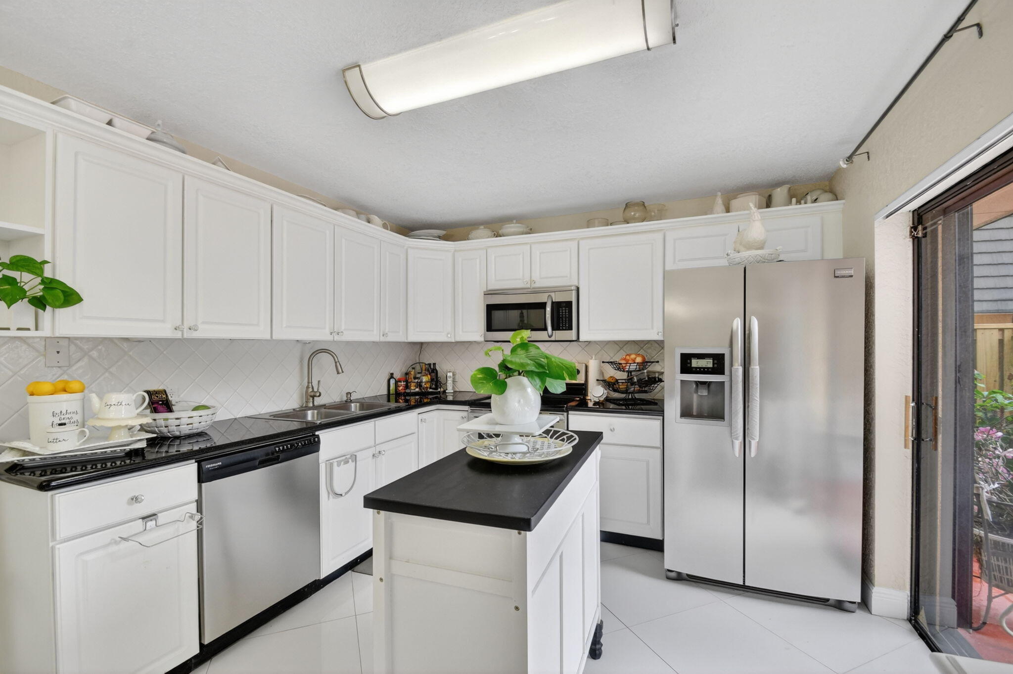 VILLAGE OF SANDALWOOD LAKES 1 - Residential