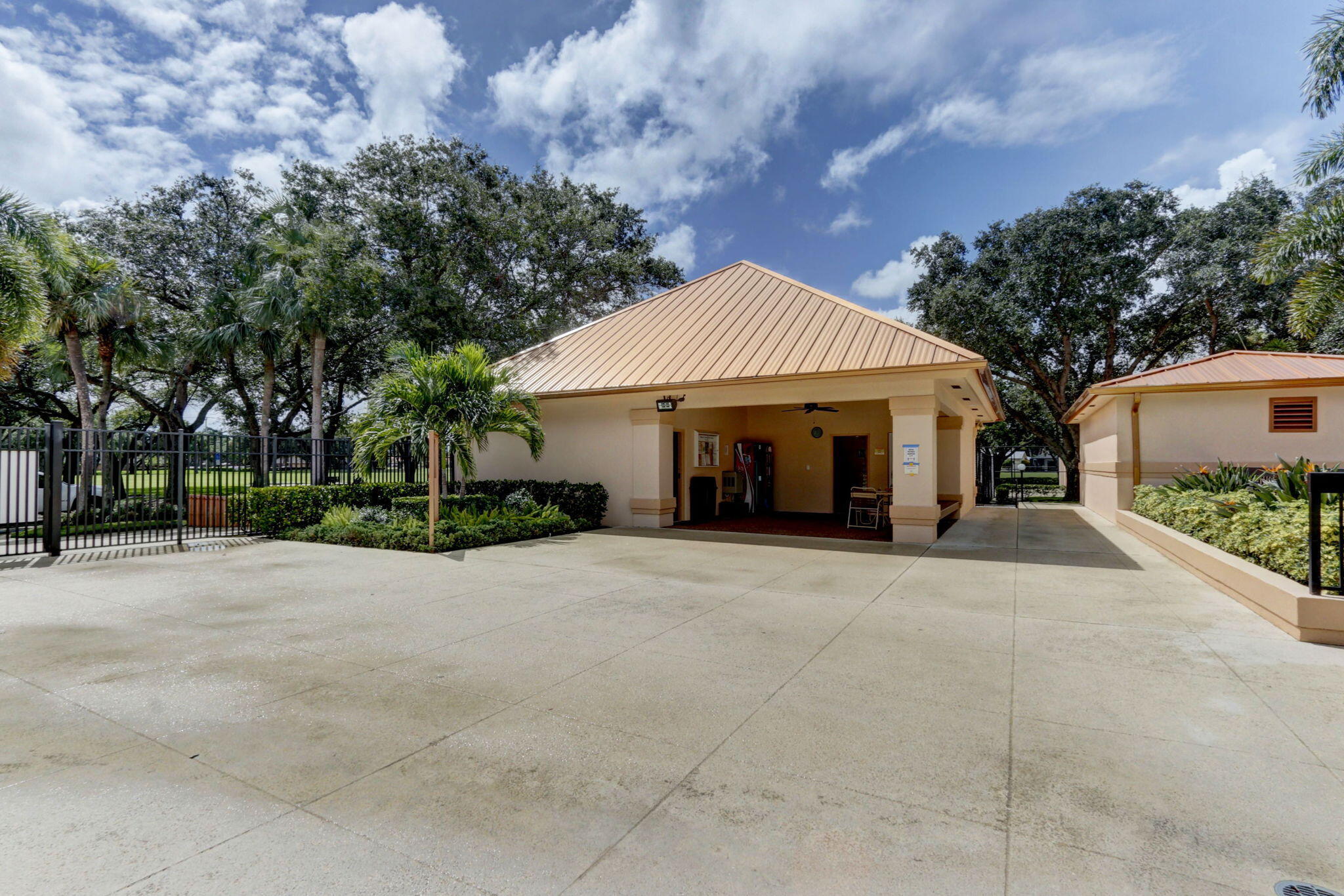 VILLAGE OF SANDALWOOD LAKES 1 - Residential