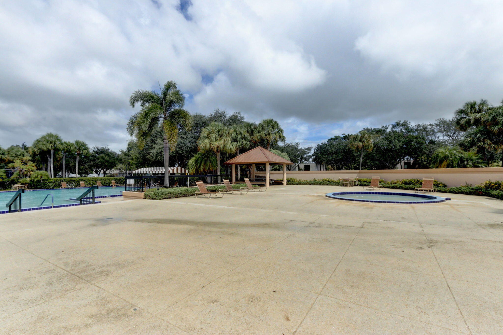 VILLAGE OF SANDALWOOD LAKES 1 - Residential