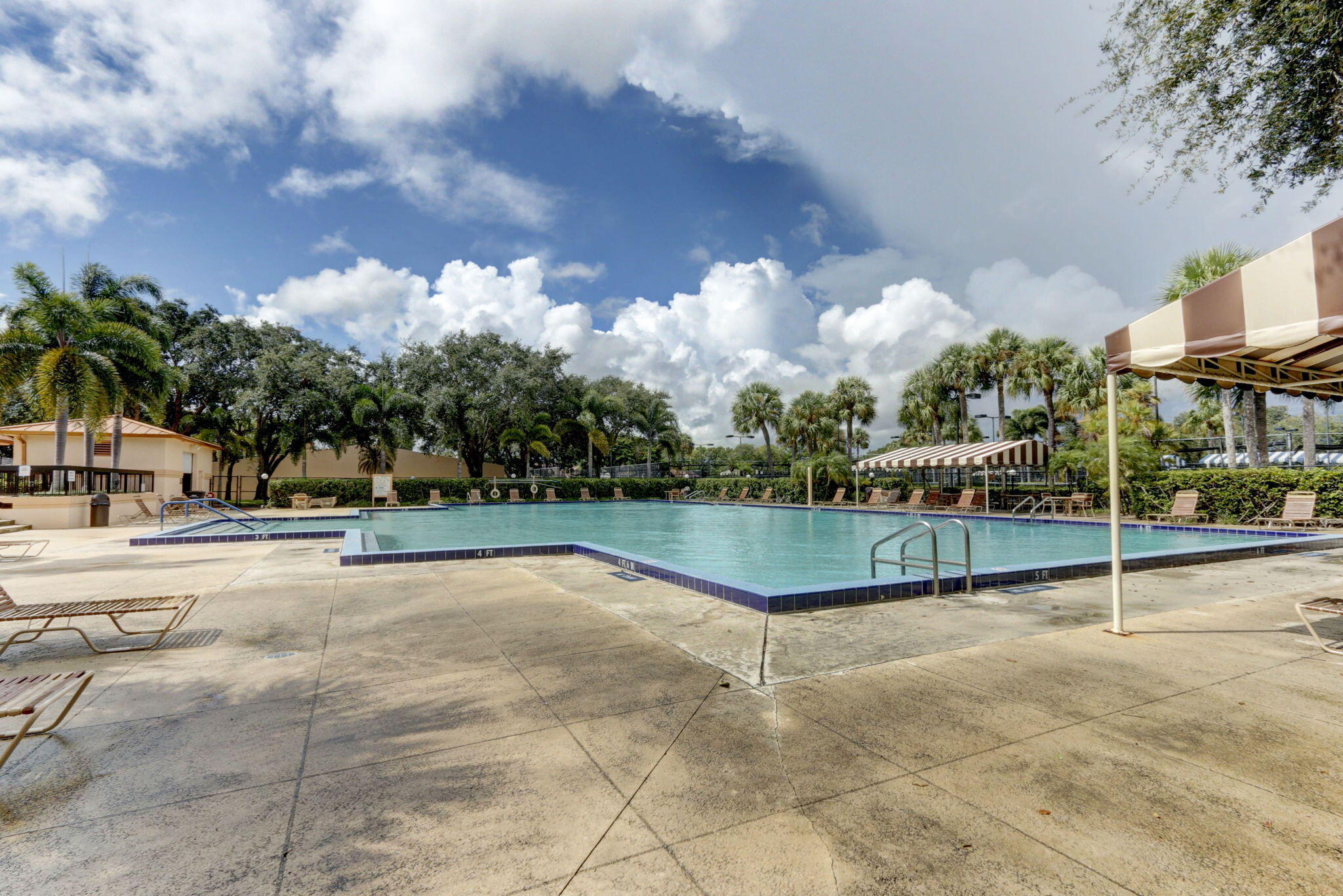 VILLAGE OF SANDALWOOD LAKES 1 - Residential