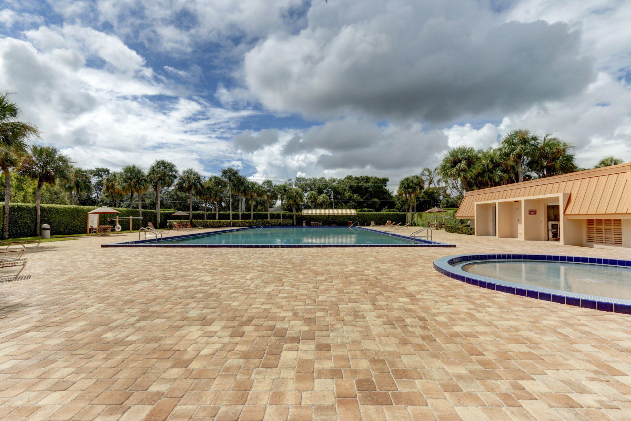 VILLAGE OF SANDALWOOD LAKES 1 - Residential