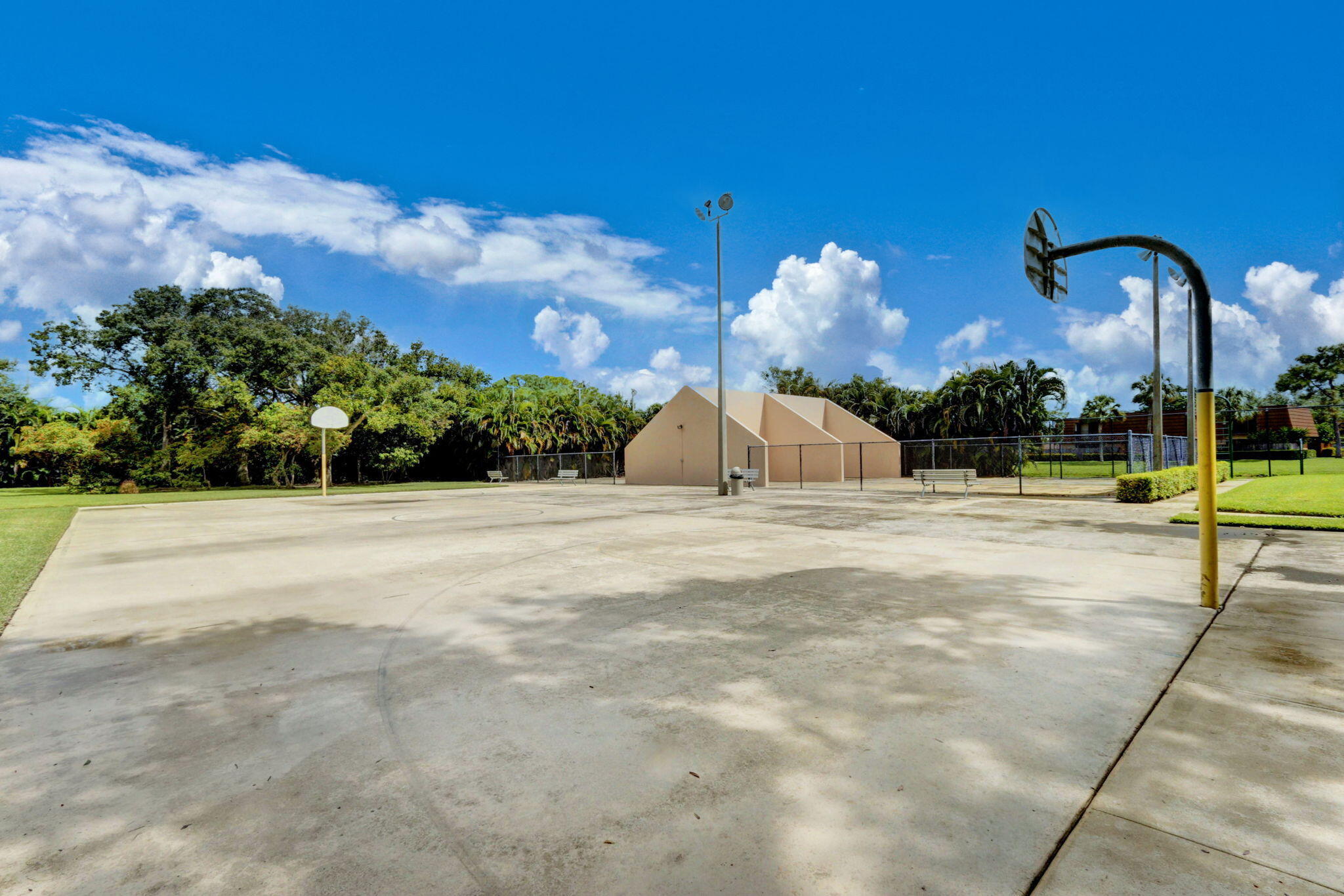 VILLAGE OF SANDALWOOD LAKES 1 - Residential