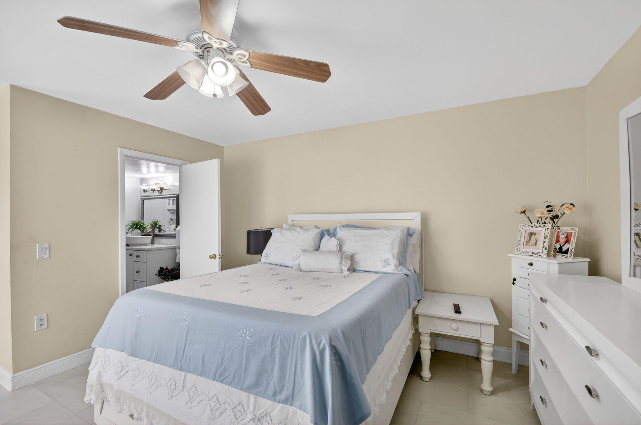 VILLAGE OF SANDALWOOD LAKES 1 - Residential