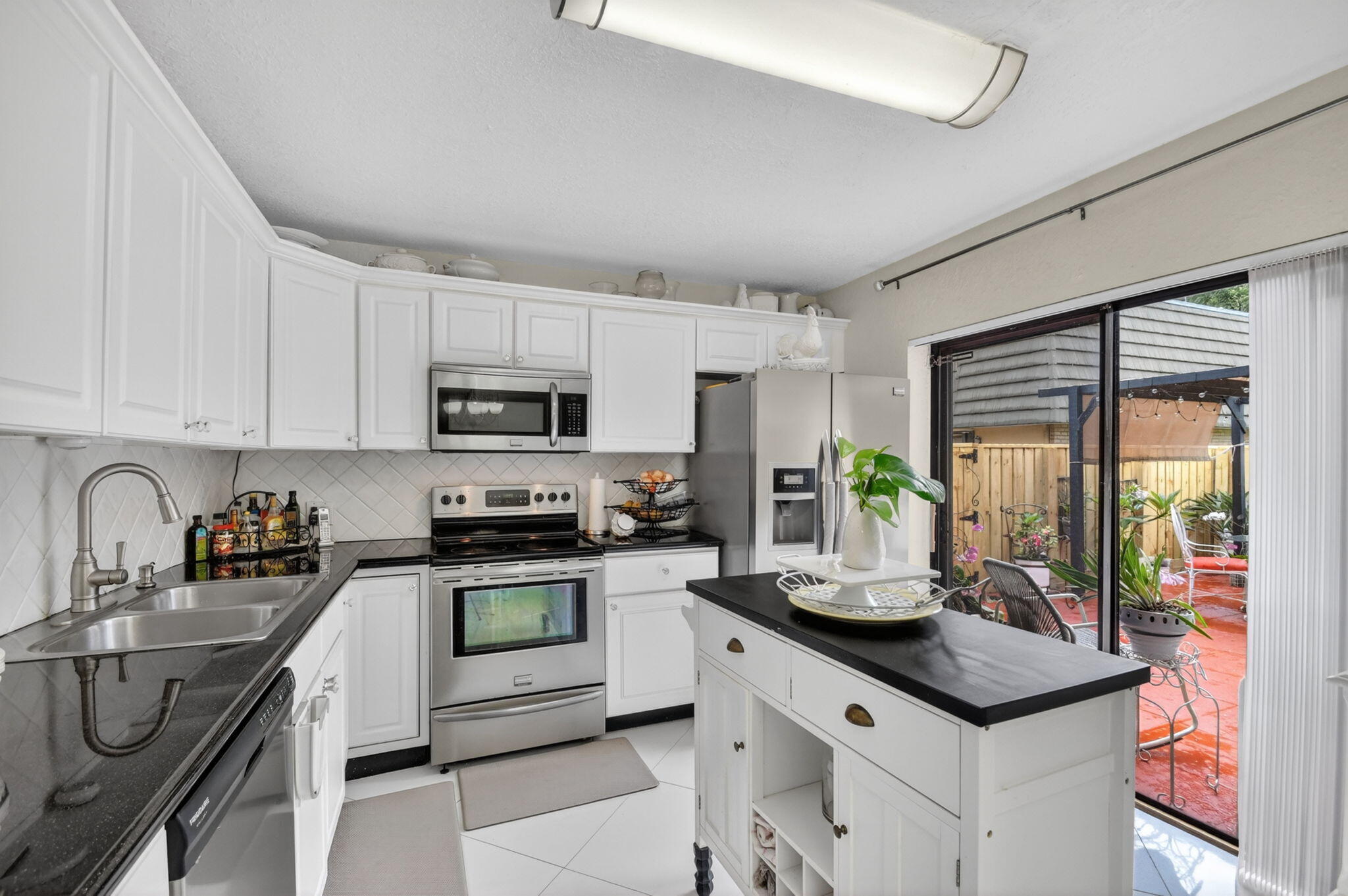 VILLAGE OF SANDALWOOD LAKES 1 - Residential