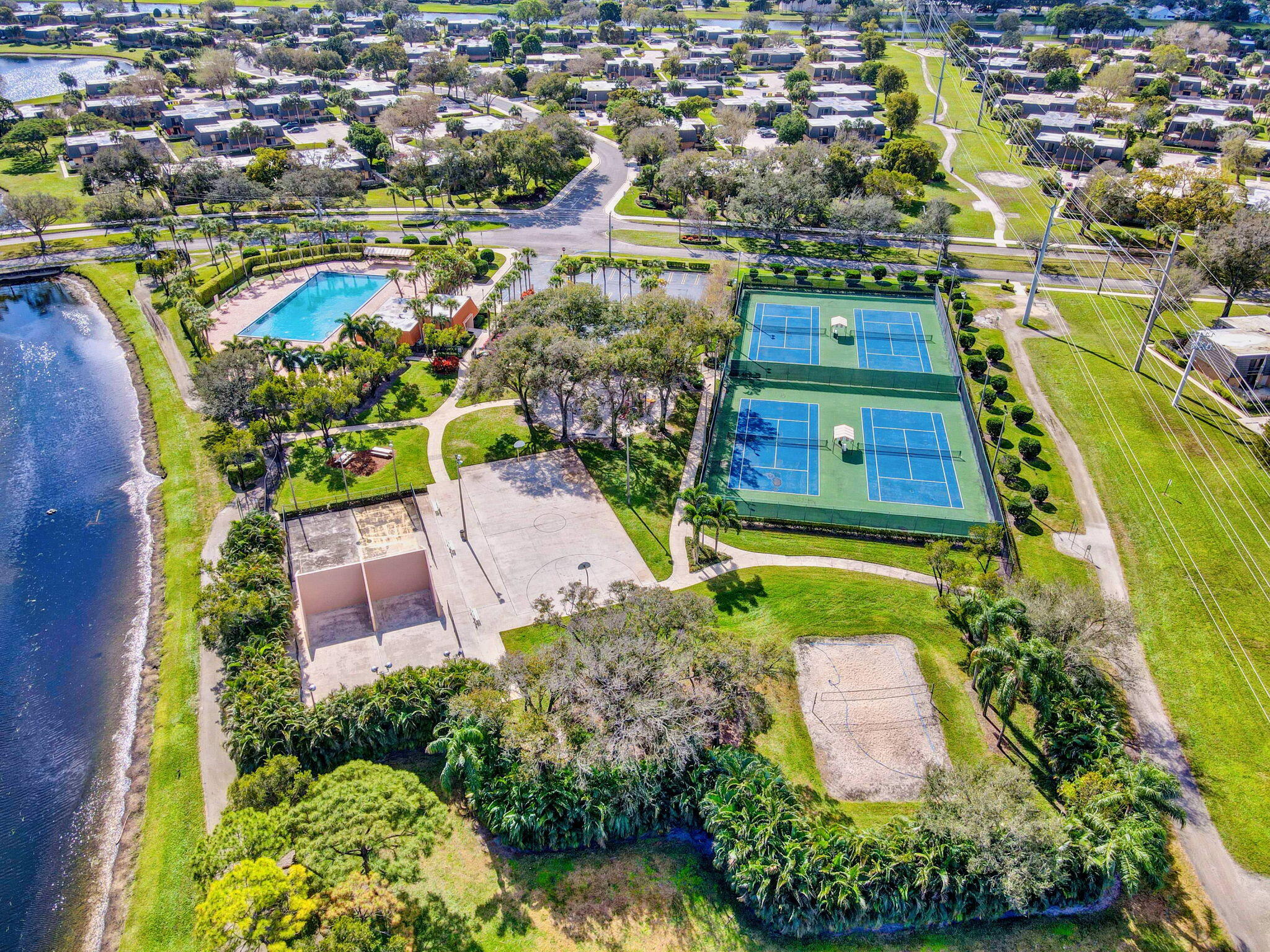 VILLAGE OF SANDALWOOD LAKES 1 - Residential