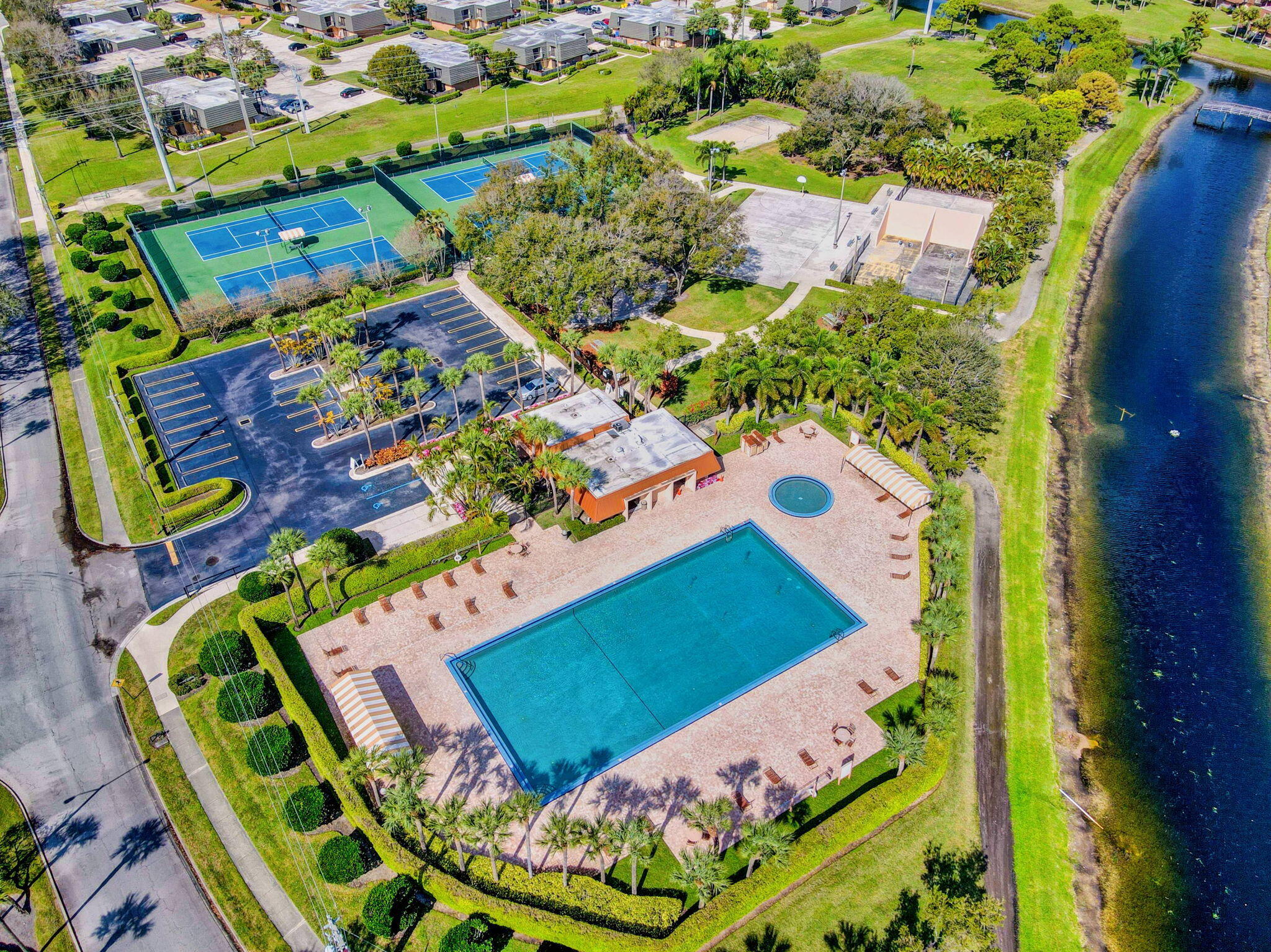 VILLAGE OF SANDALWOOD LAKES 1 - Residential