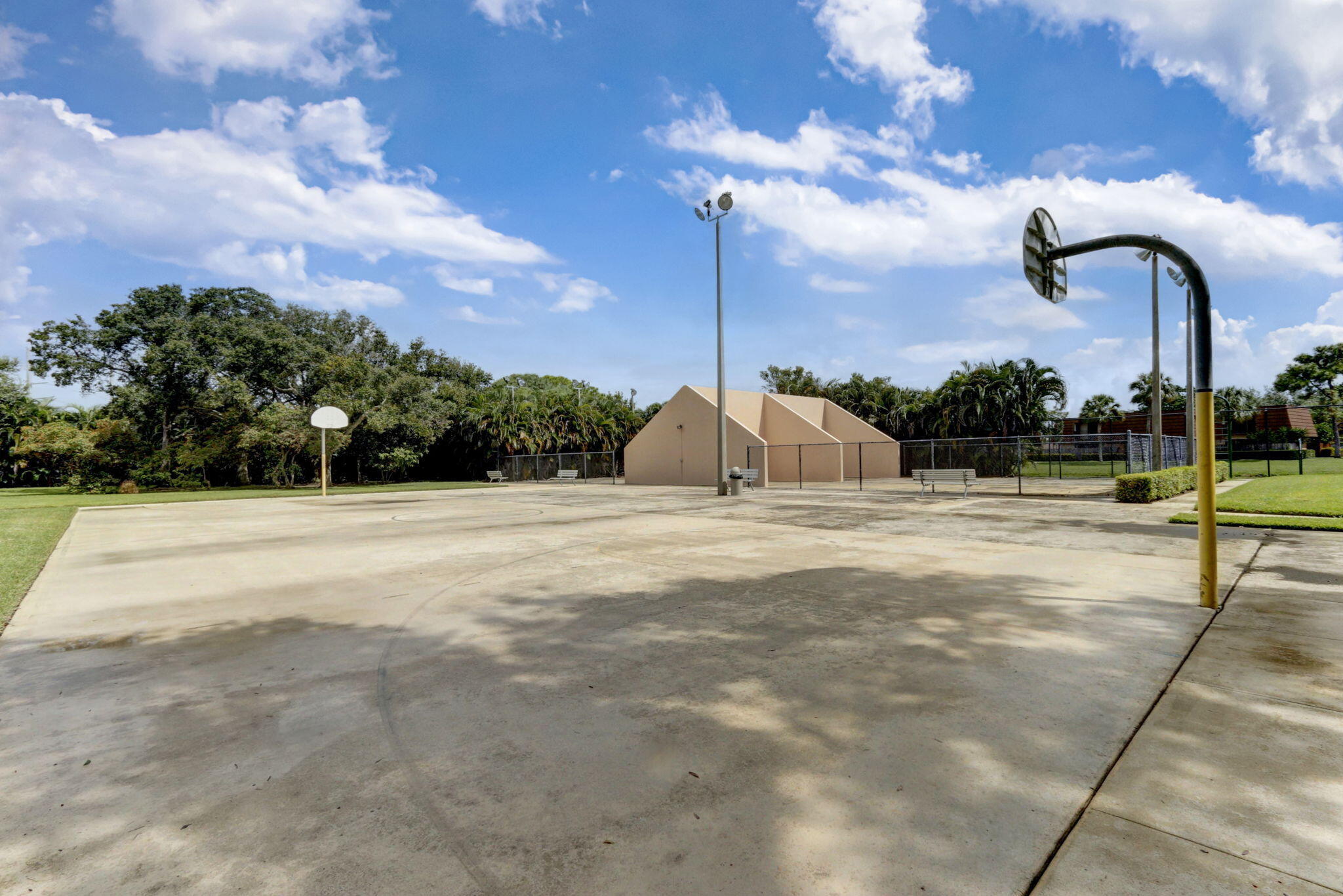 VILLAGE OF SANDALWOOD LAKES 1 - Residential
