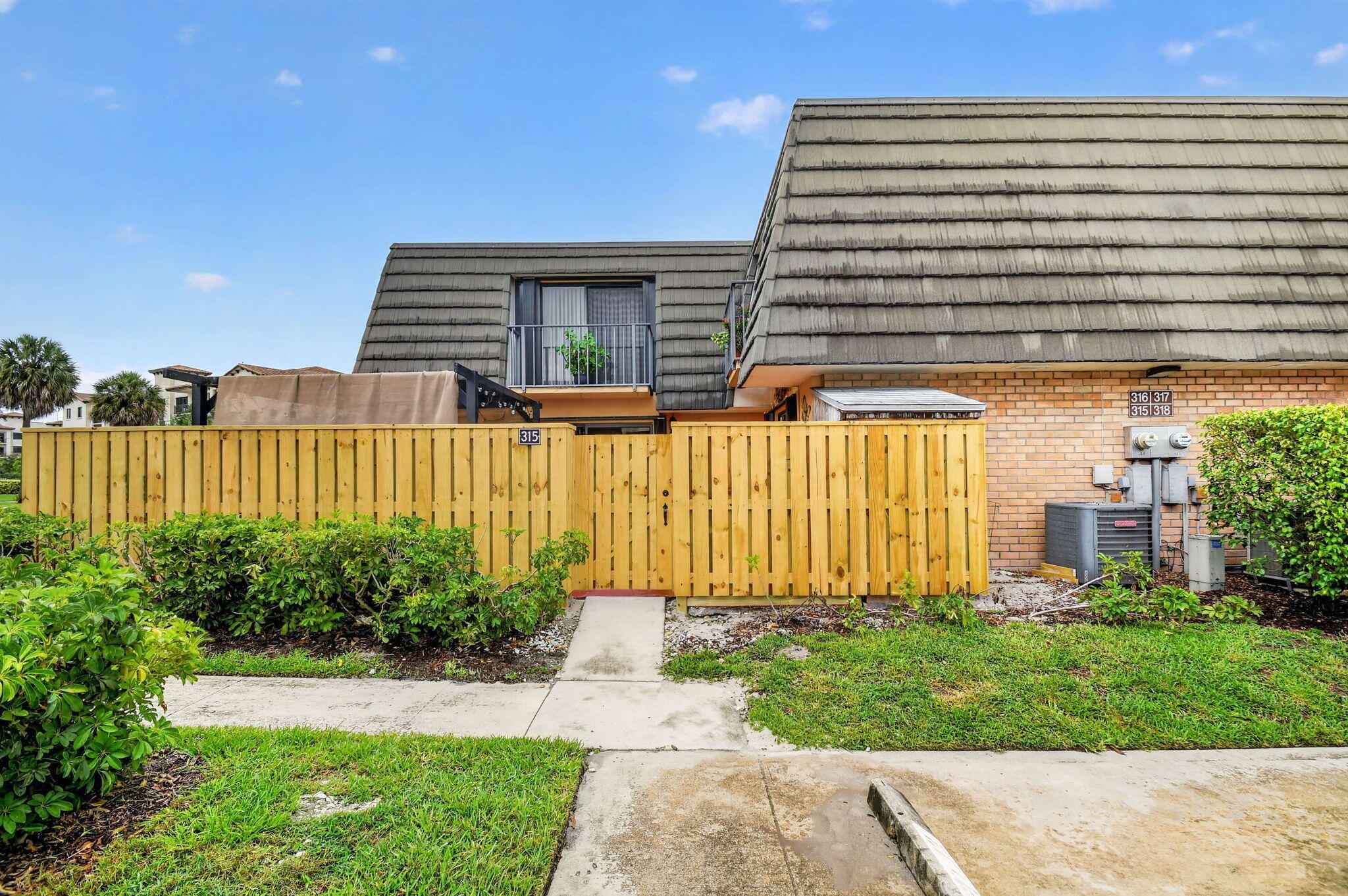 VILLAGE OF SANDALWOOD LAKES 1 - Residential