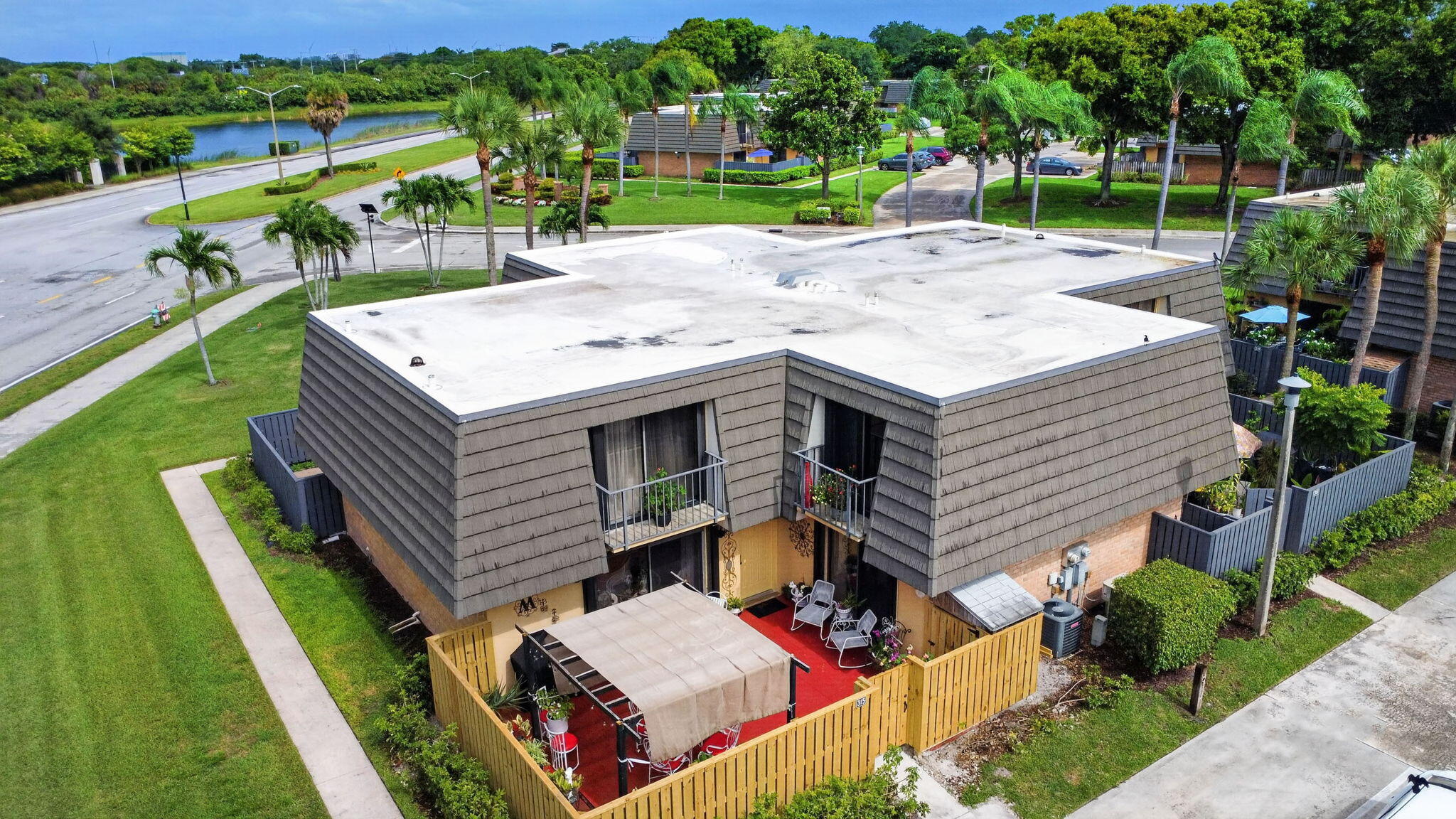 VILLAGE OF SANDALWOOD LAKES 1 - Residential