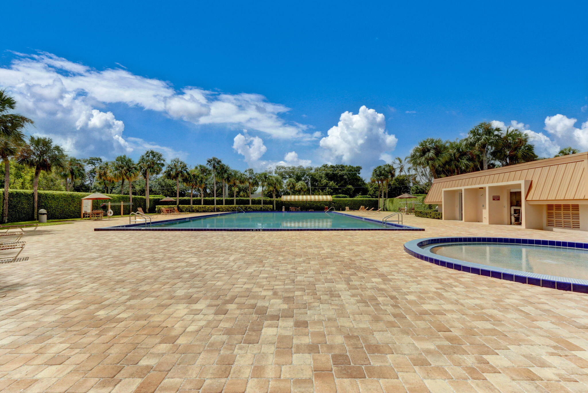 VILLAGE OF SANDALWOOD LAKES 1 - Residential