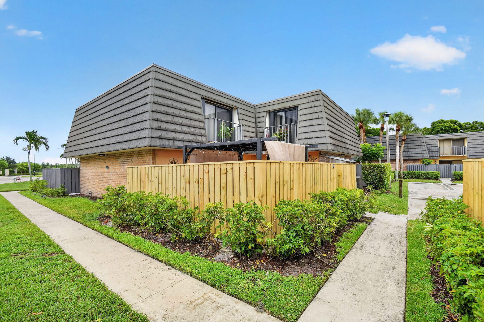 VILLAGE OF SANDALWOOD LAKES 1 - Residential