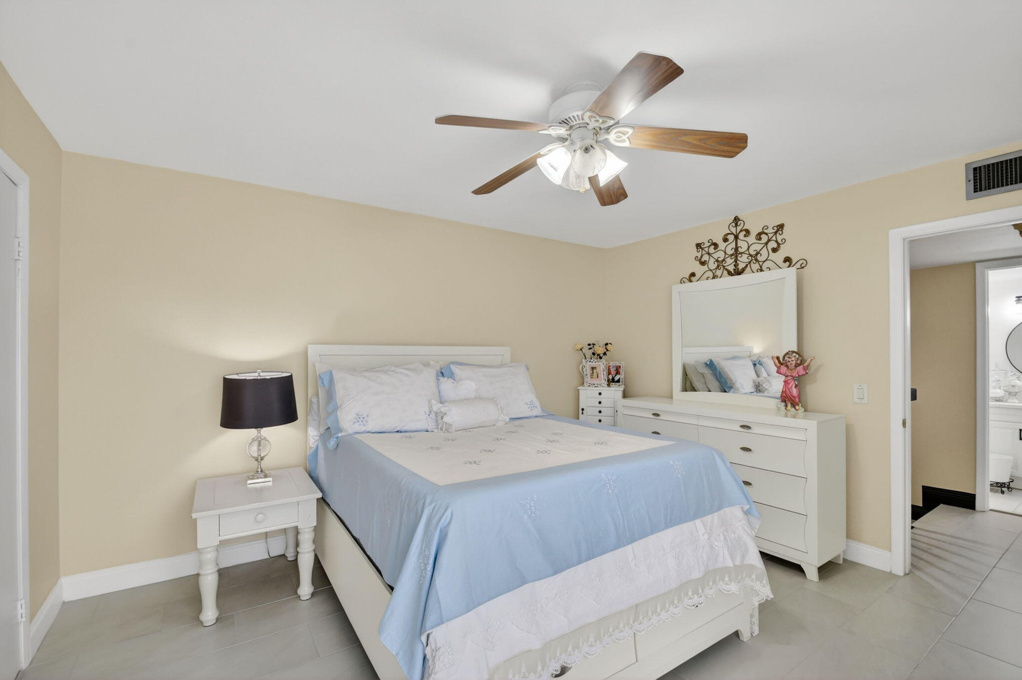 VILLAGE OF SANDALWOOD LAKES 1 - Residential