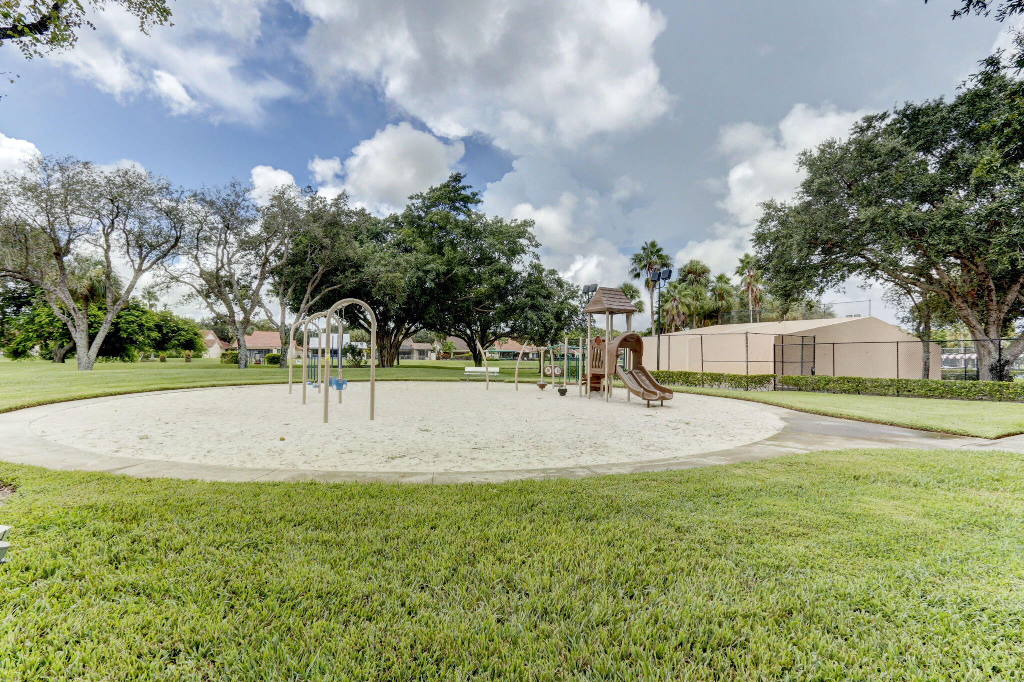 VILLAGE OF SANDALWOOD LAKES 1 - Residential