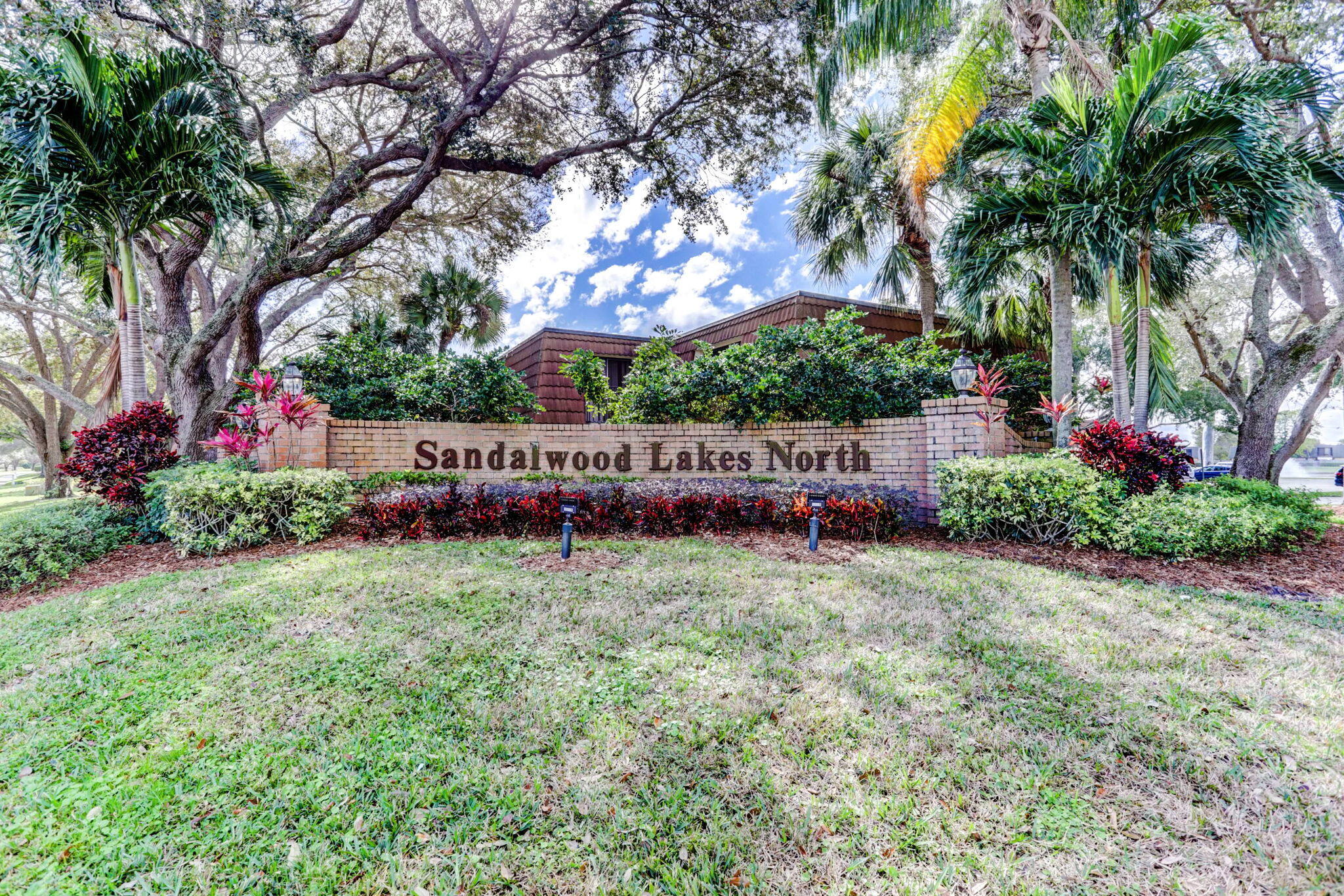 VILLAGE OF SANDALWOOD LAKES 1 - Residential