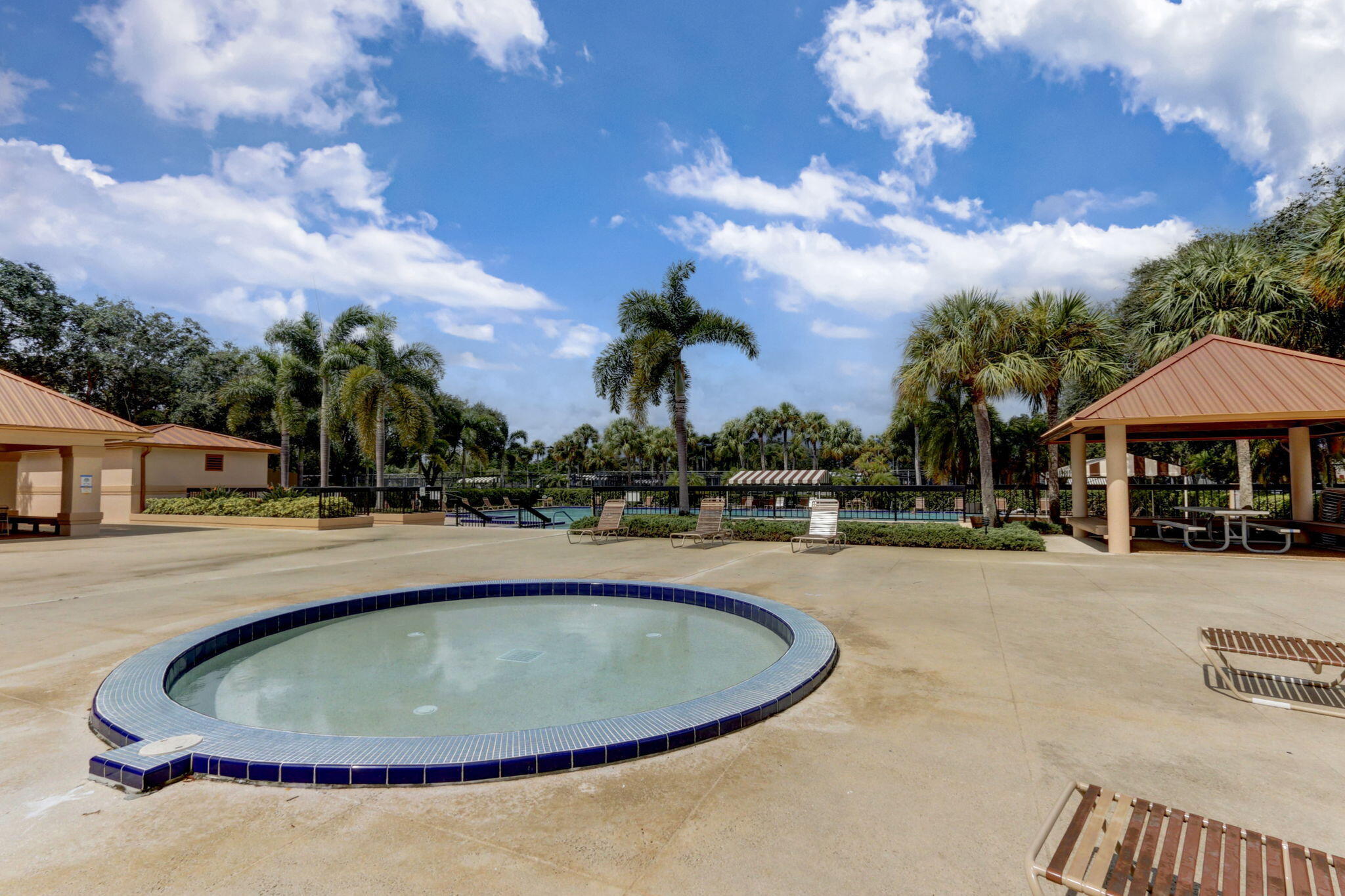 VILLAGE OF SANDALWOOD LAKES 1 - Residential