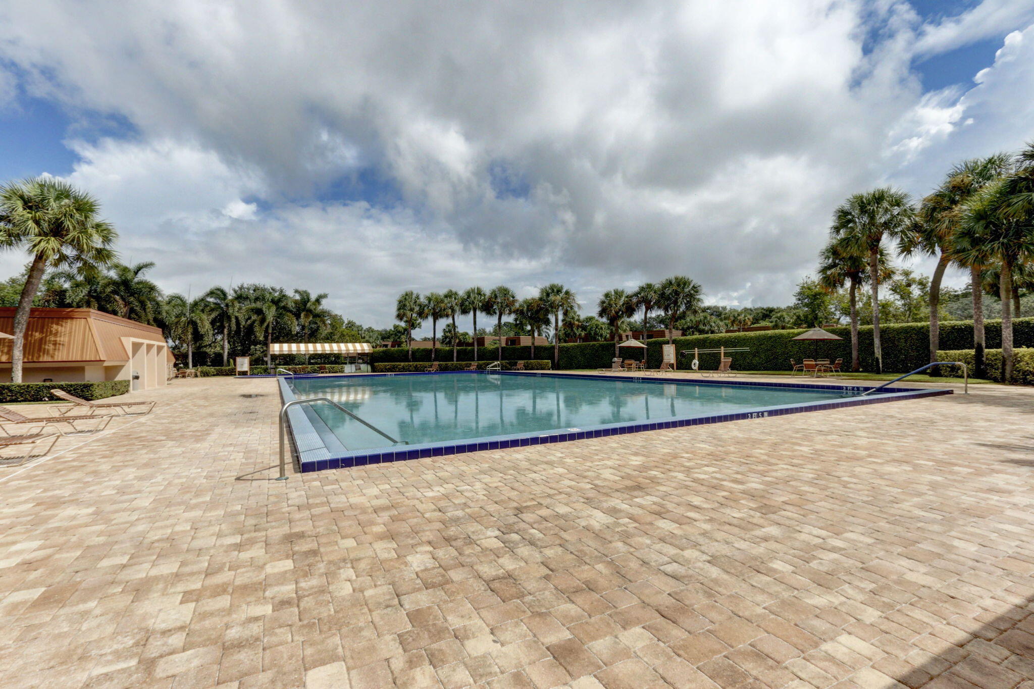 VILLAGE OF SANDALWOOD LAKES 1 - Residential