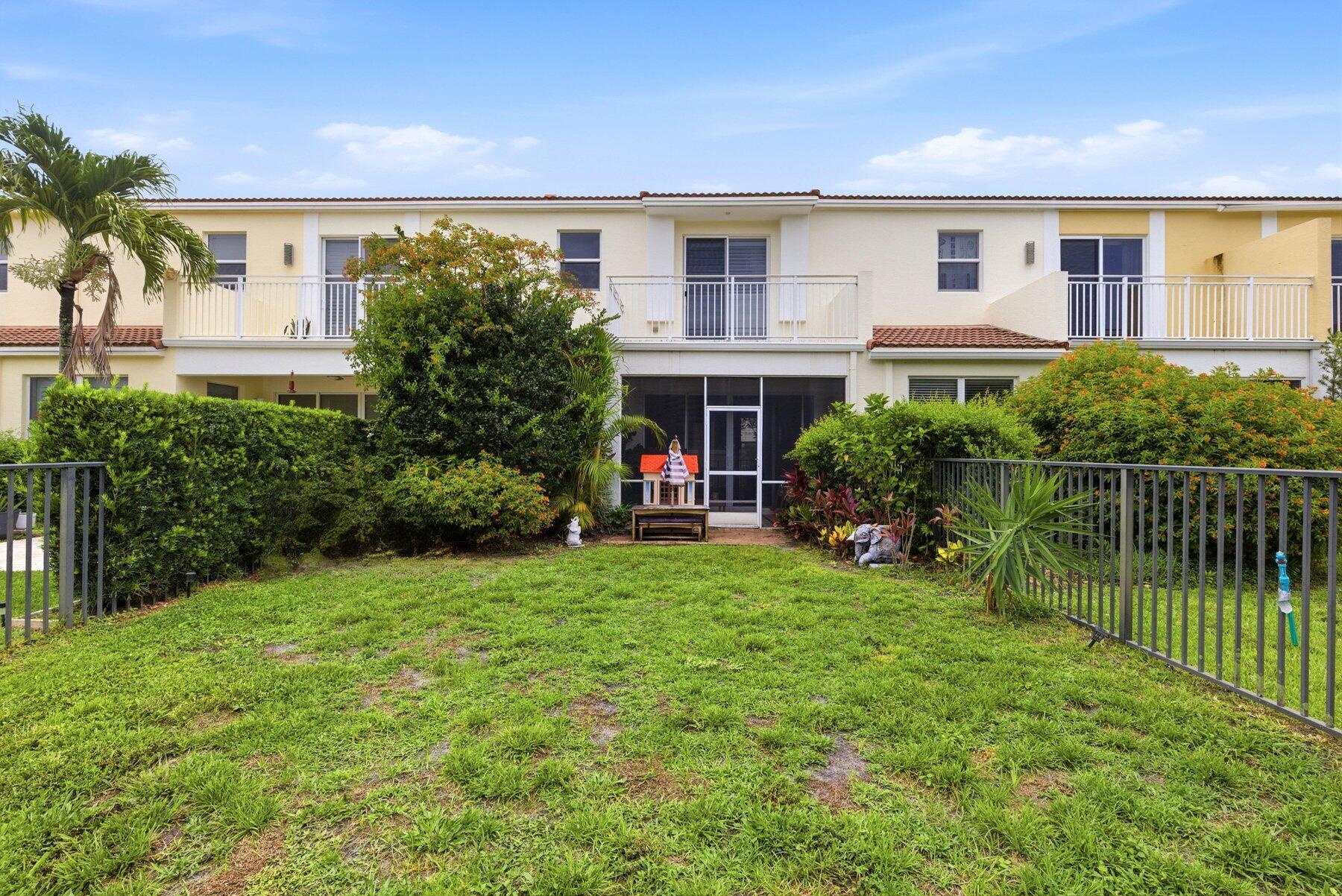 CENTRA BLUE LAKE TOWNHOMES - Residential