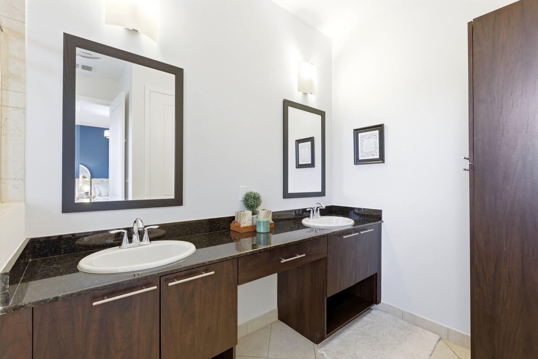 CENTRA BLUE LAKE TOWNHOMES - Residential