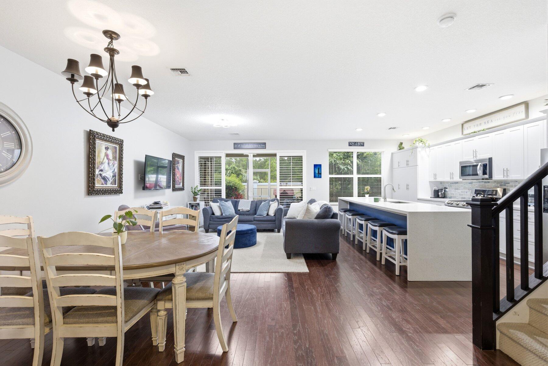 CENTRA BLUE LAKE TOWNHOMES - Residential